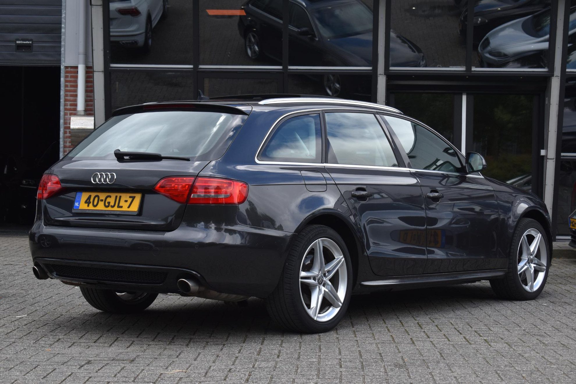 Audi A4 Avant 3.2 FSI quattro Pro Line Pano Voorzien van nieuwe motor