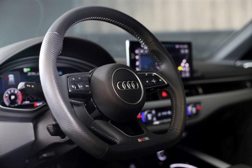 Audi A4 AVANT 2.0 TFSI S Line FACELIFT / AUT / Virtual Cockpit / Cruise Control / F1 / Open Panoramadak / MATRIX / Led / Pdc / 19