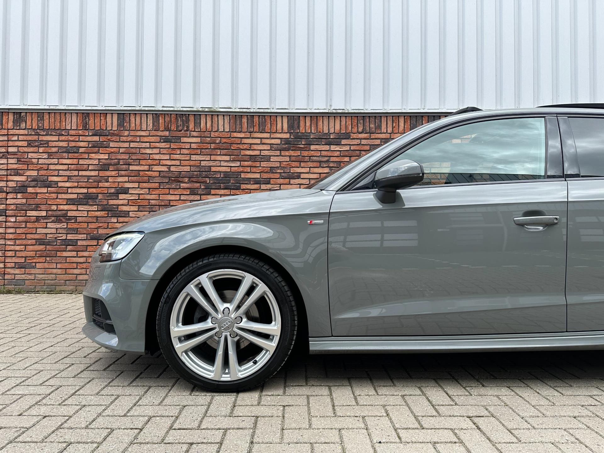 Audi A3 Sportback 35 TFSI CoD Advance Sport S-Line|Pano|