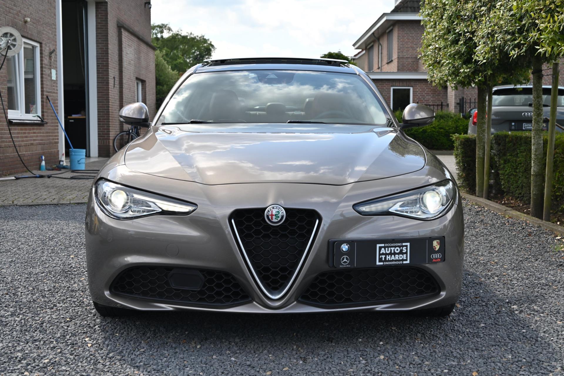 Alfa Romeo GIULIA 2.0T Turbo Super 200pk Leer Xenon Automaat