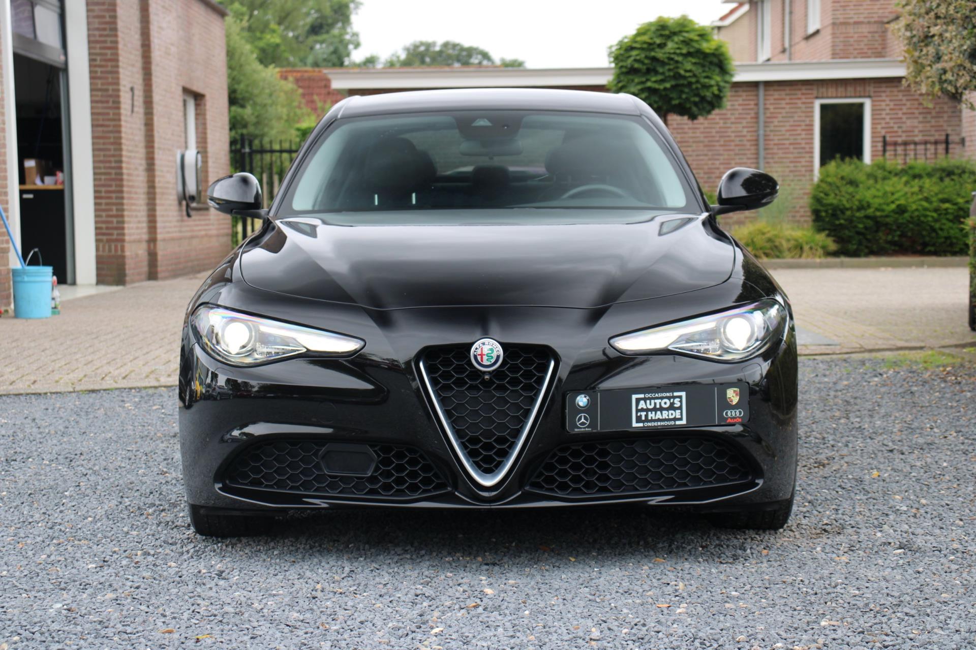 Alfa Romeo Giulia 2.0T Super 200 PK Aut. Xenon Leder Camera Memory ’18