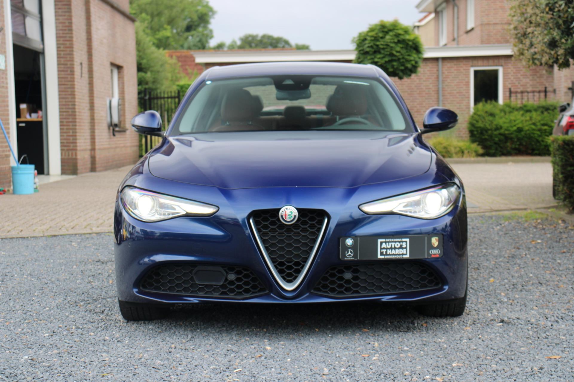 Alfa Romeo Giulia 2.0 Turbo Super 200 PK Aut. Xenon Camera Leder 17”