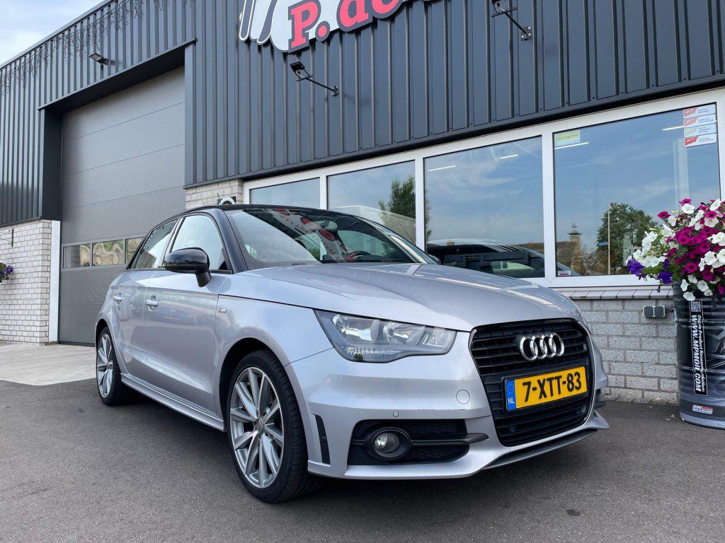 Audi A1 1.2 TFSI Admired S-line Navi Bluetooth PDC Onderhoudsfacturen a