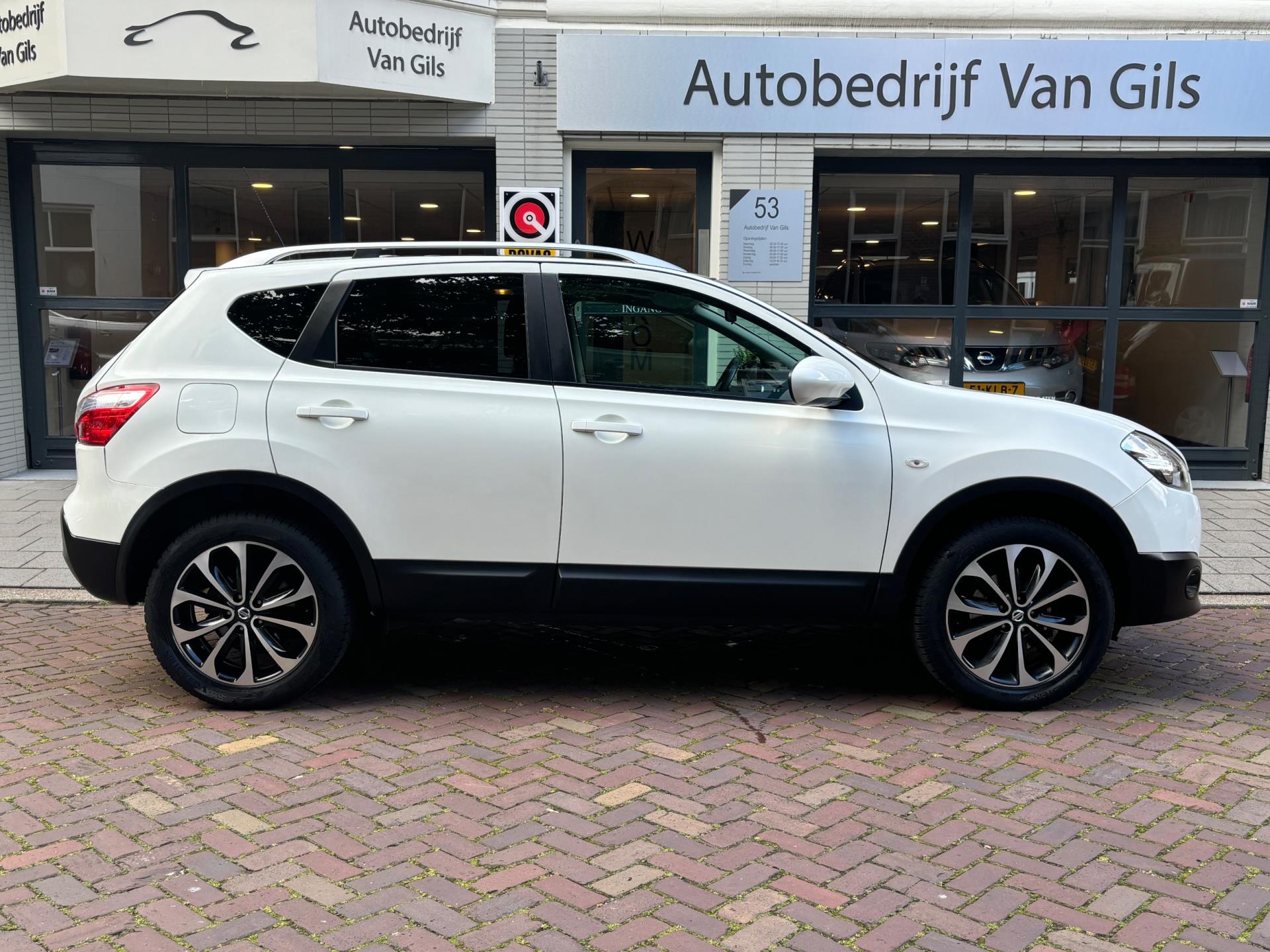 Nissan Qashqai 1.6 Connect Edition | AIRCO | PANORAMADAK | CAMERA | TREKHAAK | NAVIGATIE |