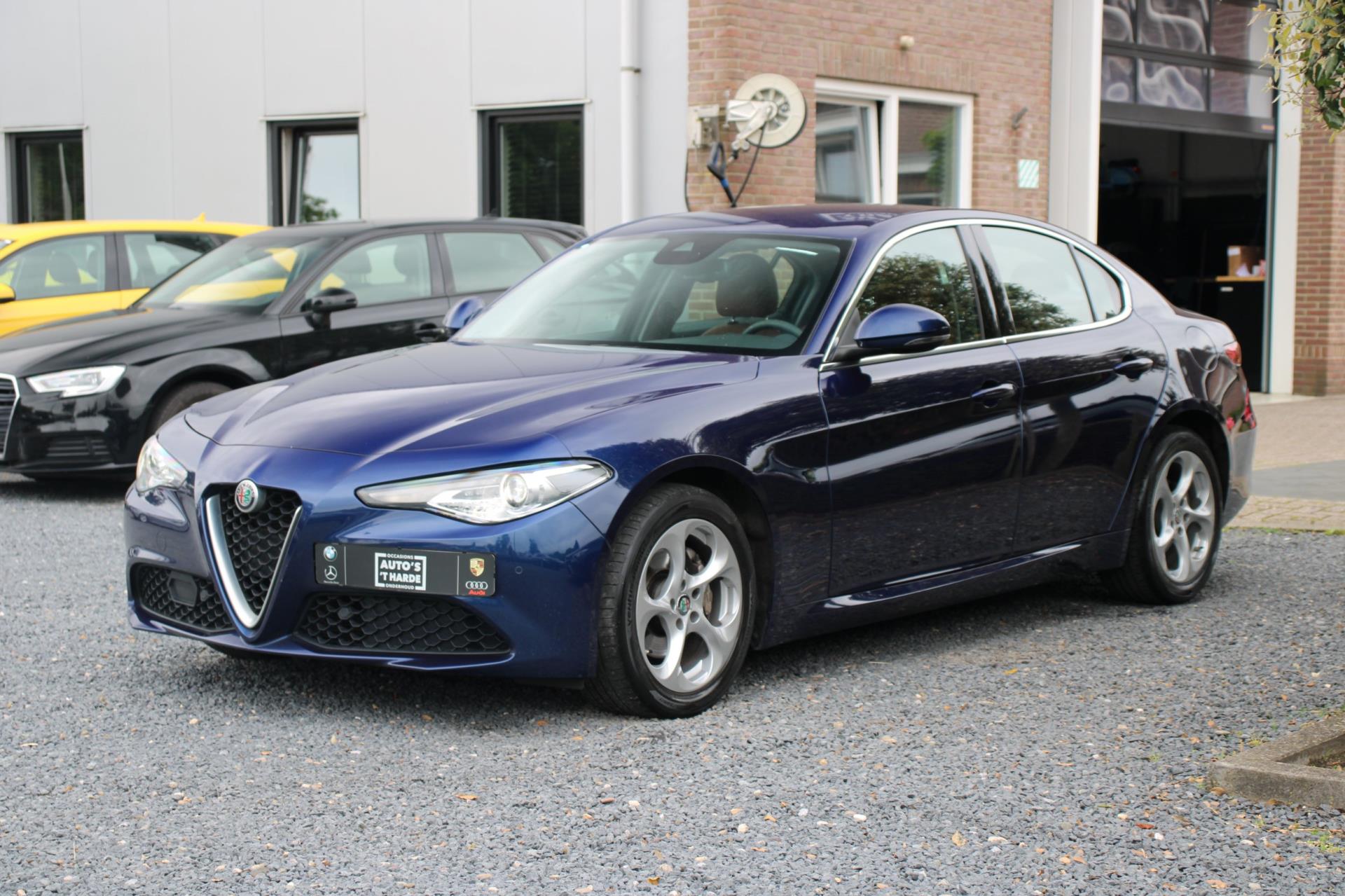 Alfa Romeo Giulia 2.0 Turbo Super 200 PK Aut. Xenon Camera Leder 17”