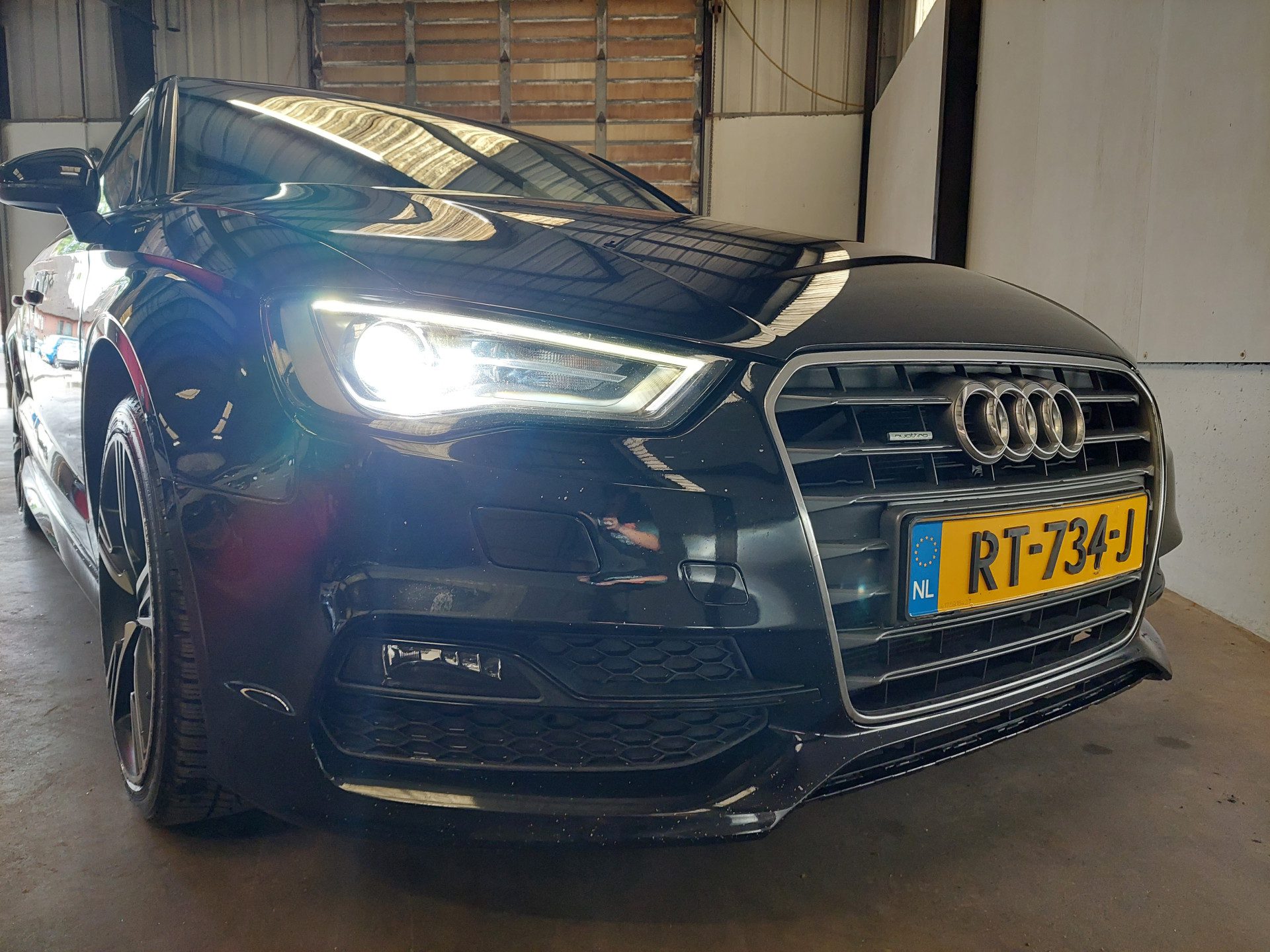 Audi A3 Limousine 2.0 TDI 150 PK S Line PANO DAK XENON LED LEER CRUISE ECC 18 INCH