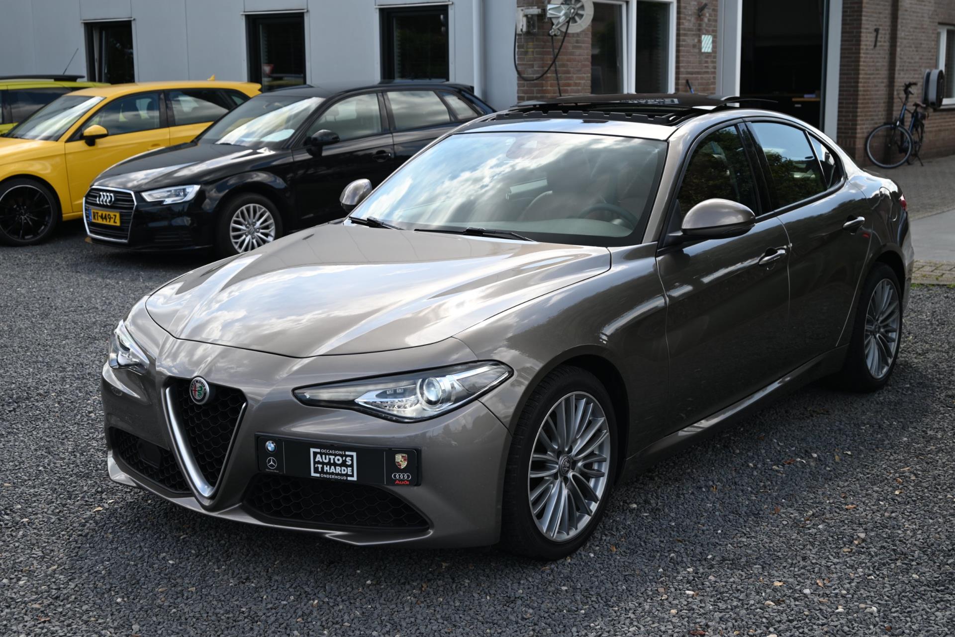 Alfa Romeo GIULIA 2.0T Turbo Super 200pk Leer Xenon Automaat