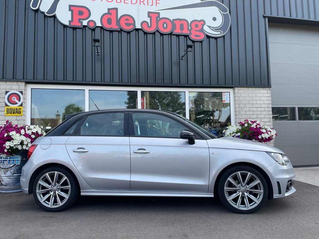 Audi A1 1.2 TFSI Admired S-line Navi Bluetooth PDC Onderhoudsfacturen a