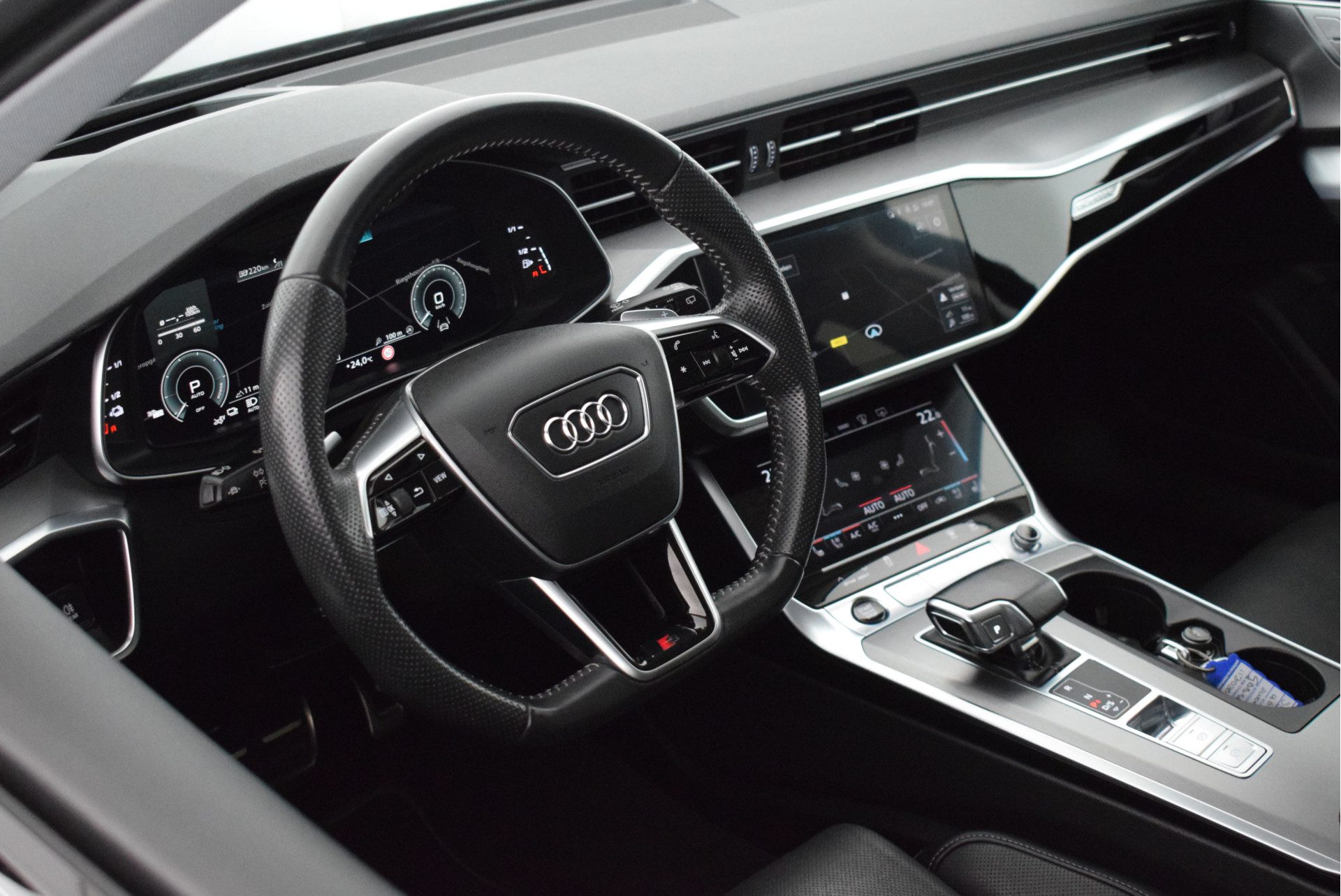 Audi A6 Avant 55 TFSI e 368pk quattro S-Line Trekhaak Camera Head-Up Keyless Leder Massage Panoramadak Navigatie