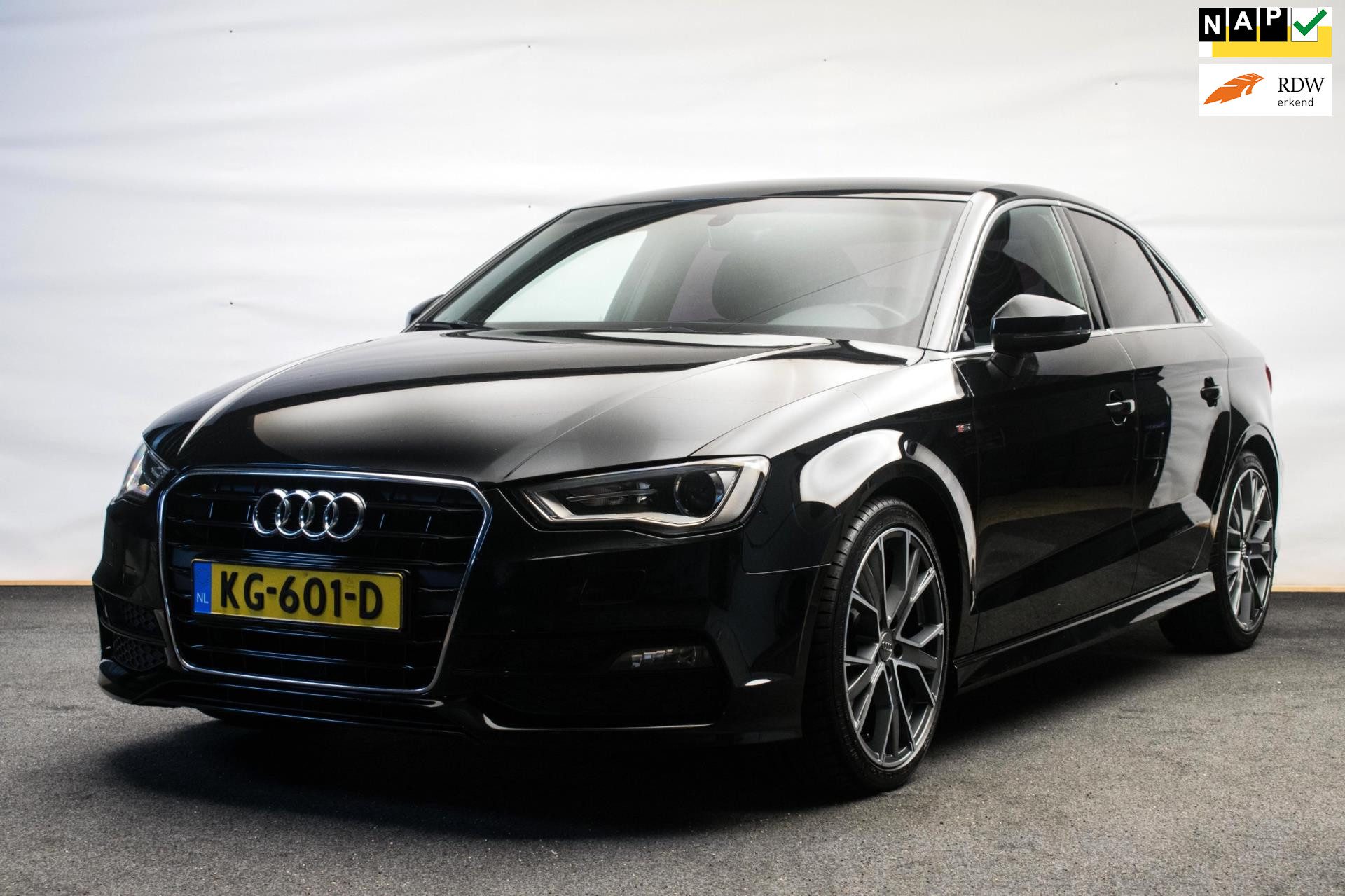 Audi A3 Limousine 1.4 TFSI S Line Aut ORG NL [ 3x S Line Xenon Trekhaak Navigatie Parkeersensoren ]