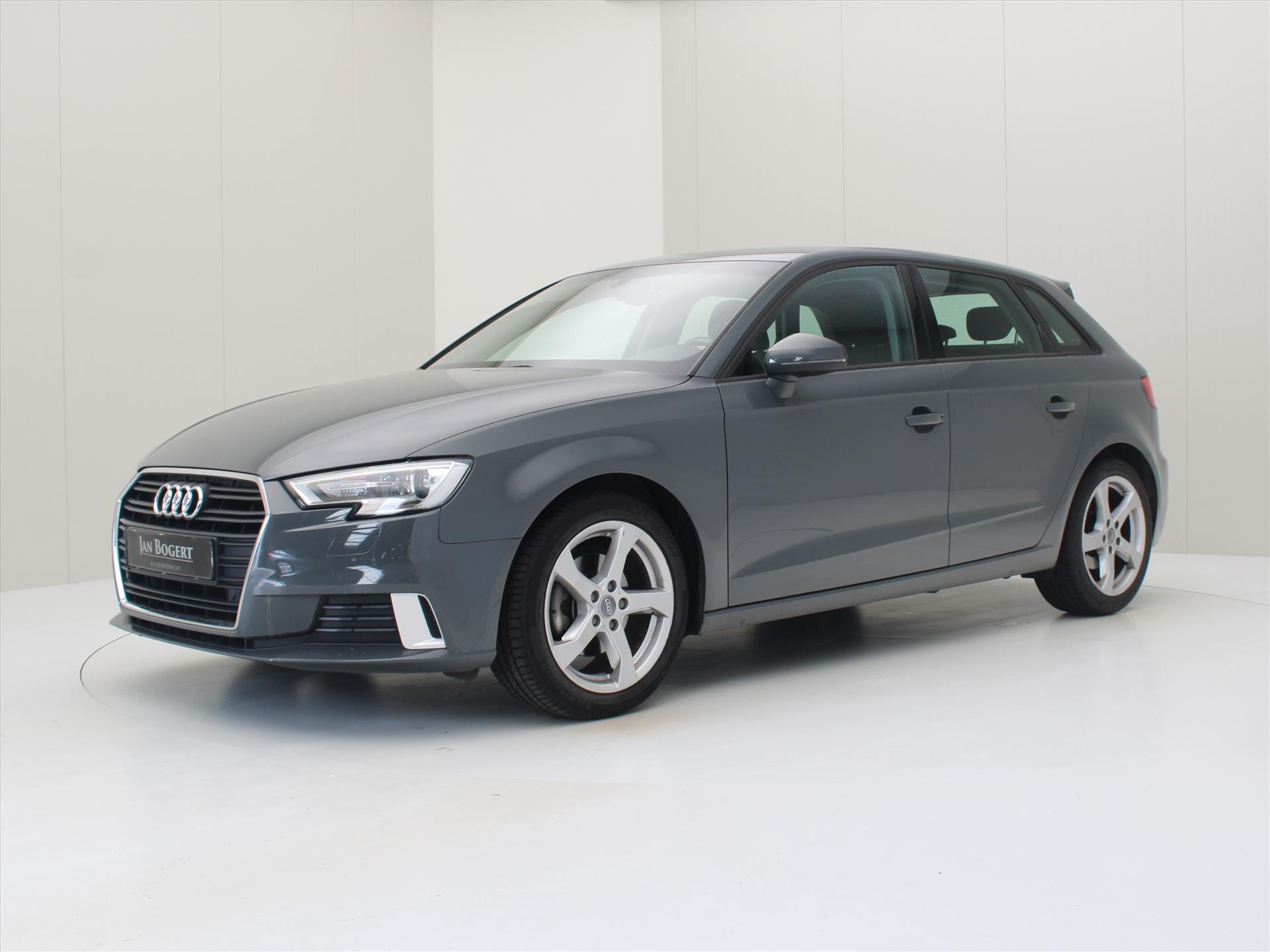 Audi A3 Sportback 30 TFSI 116pk 6-Bak Sport Business [ CAMERA+XENON+NAVI+CRUISE+CLIMATE+STOELVERWARMING ]