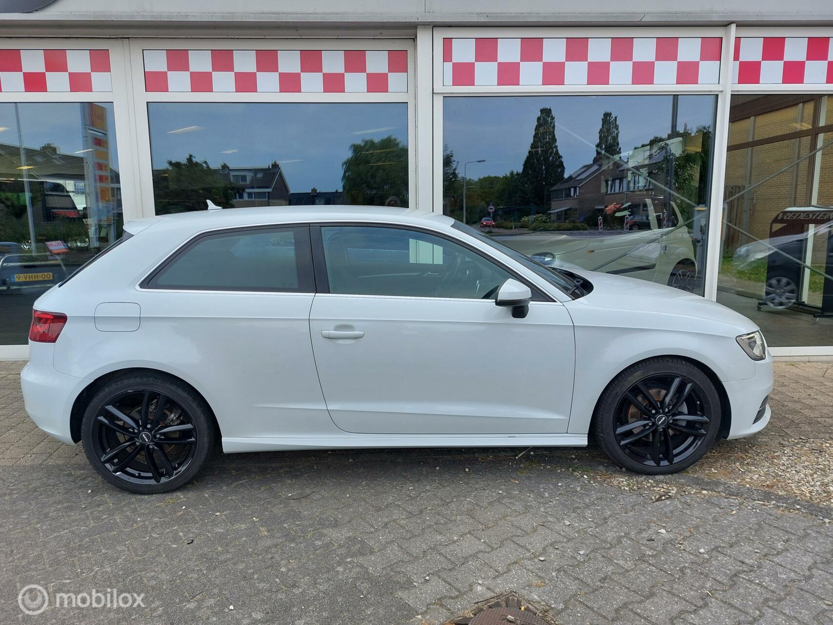 Audi A3  1.6 TDI ultra Attraction Pro Line