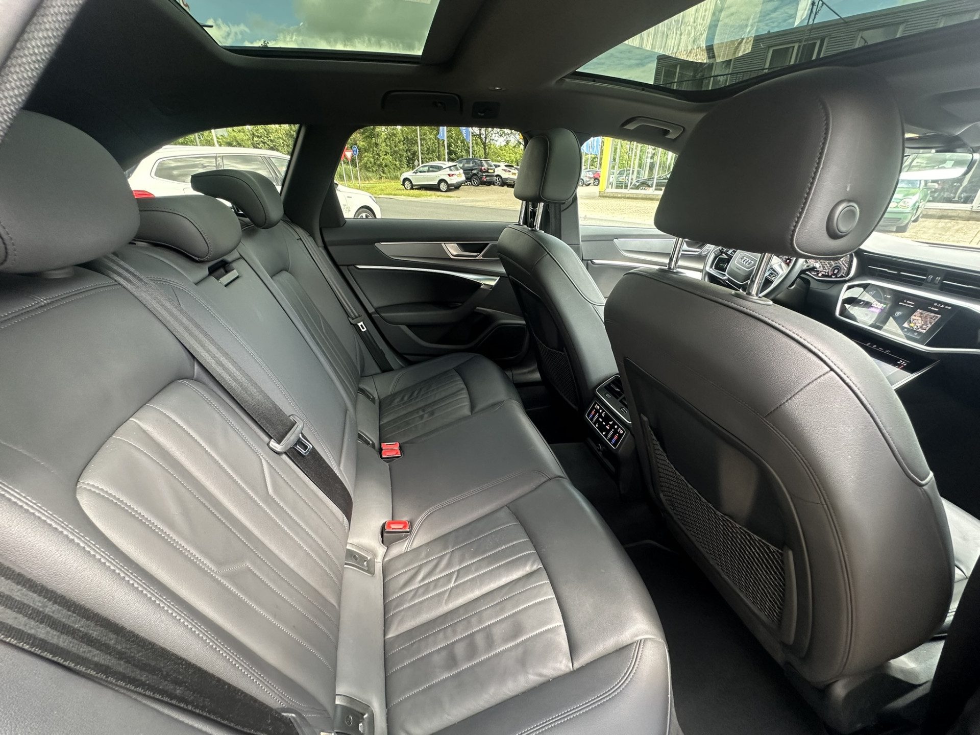 Audi A6 Allroad quattro 45 TDI | LED | PANO | Keyless | Luchtvering | Apple Carplay | Stoelen- Stuur en achterbank verwarmd | Trekhaak .