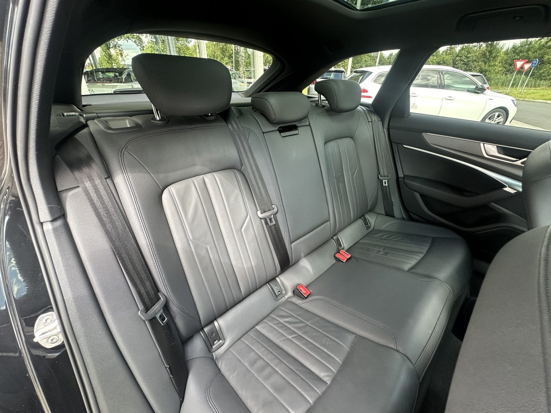 Audi A6 Allroad quattro 45 TDI | LED | PANO | Keyless | Luchtvering | Apple Carplay | Stoelen- Stuur en achterbank verwarmd | Trekhaak .