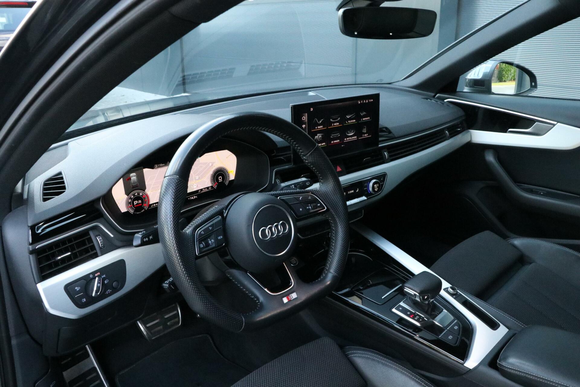 Audi A4 Avant 35 TFSI 2x S-Line Black VirtualDash Camera Led Sportzetels Blindspot Sfeerverlicht Trekhaak nw model BJ2019