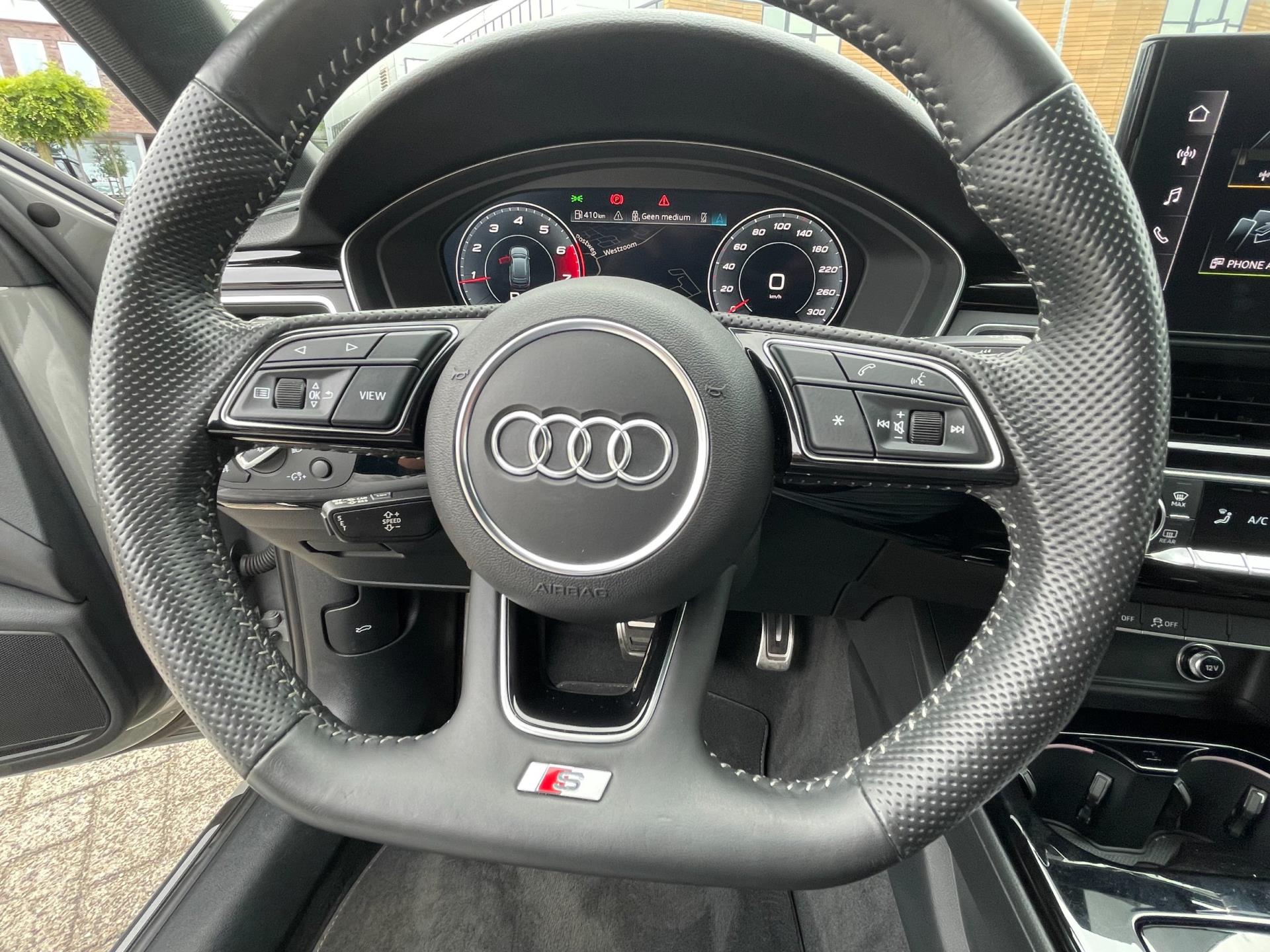 Audi A4 Avant 35 TFSI Launch edition Sport S-line interieur en exterieur.