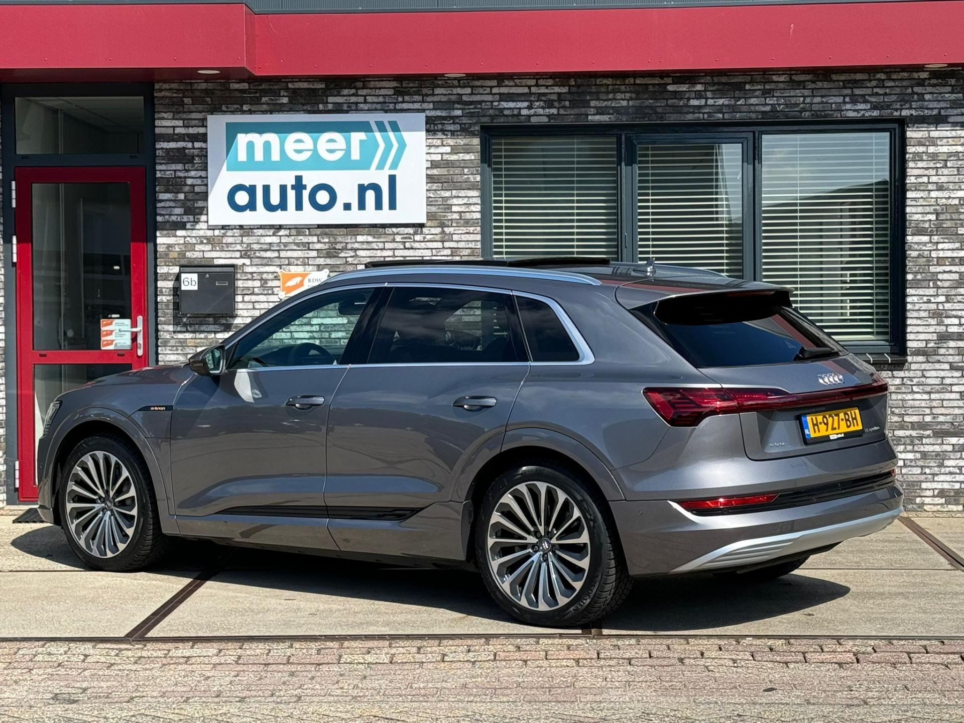 Audi E-tron E-tron 55 quattro S-LINE PANO l B&O l CARPLAY l ORG.NL l 21INCH l DEALER ONDERHOUDEN