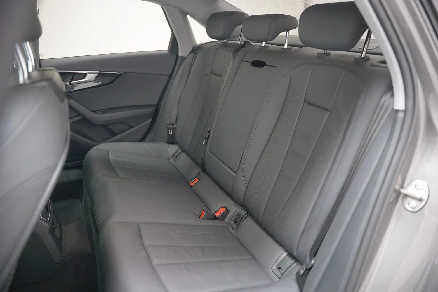 Audi A4 LIMOUSINE 35 TFSI Launch Edition Sport [ Schuifdak Virtual Leder Sportstoelen ]