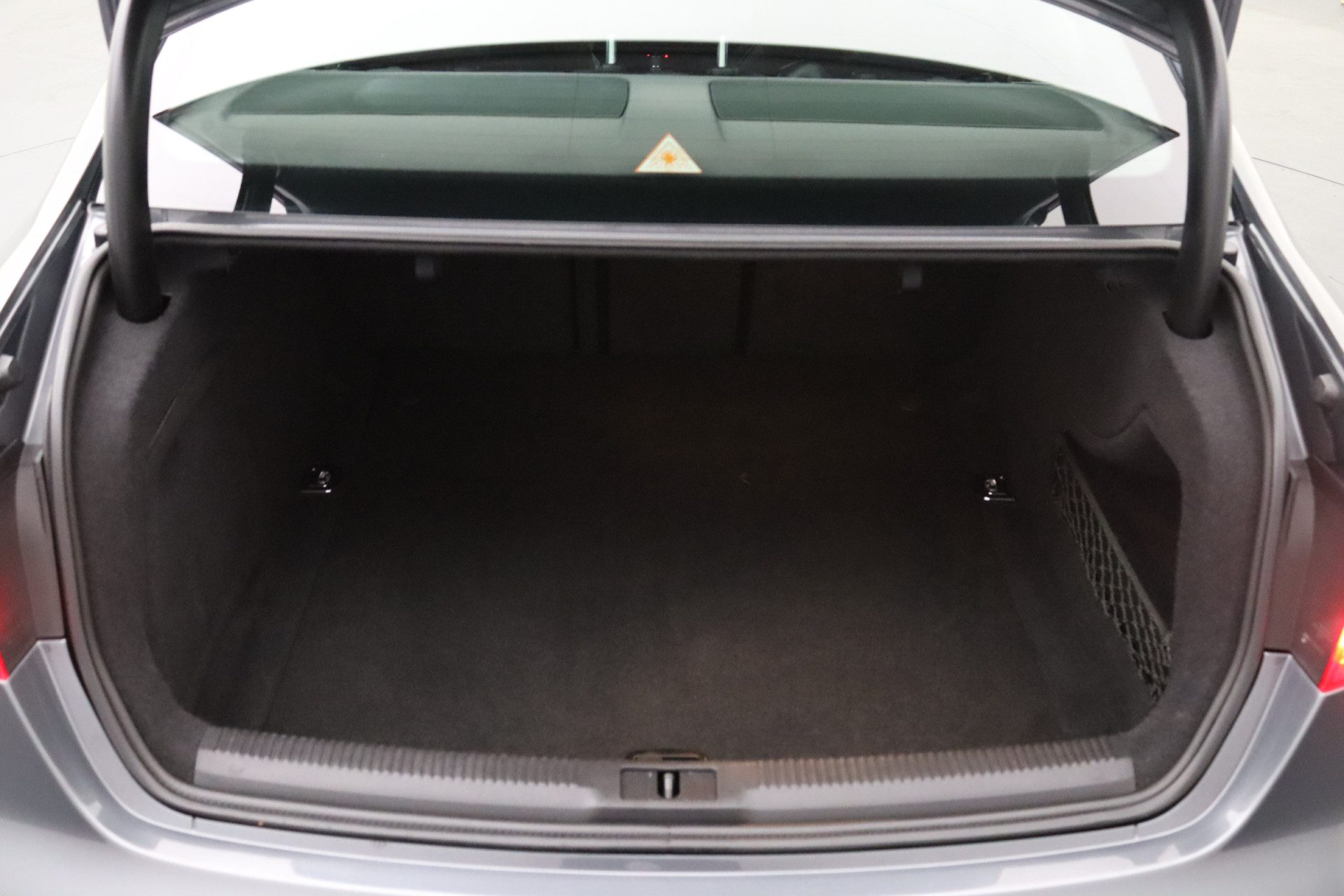 Audi A4 Limousine 3.0 TFSI S4 quattro Pro Line | Elektrisch glazen schuifdak | Parkeersensoren | Airconditioning