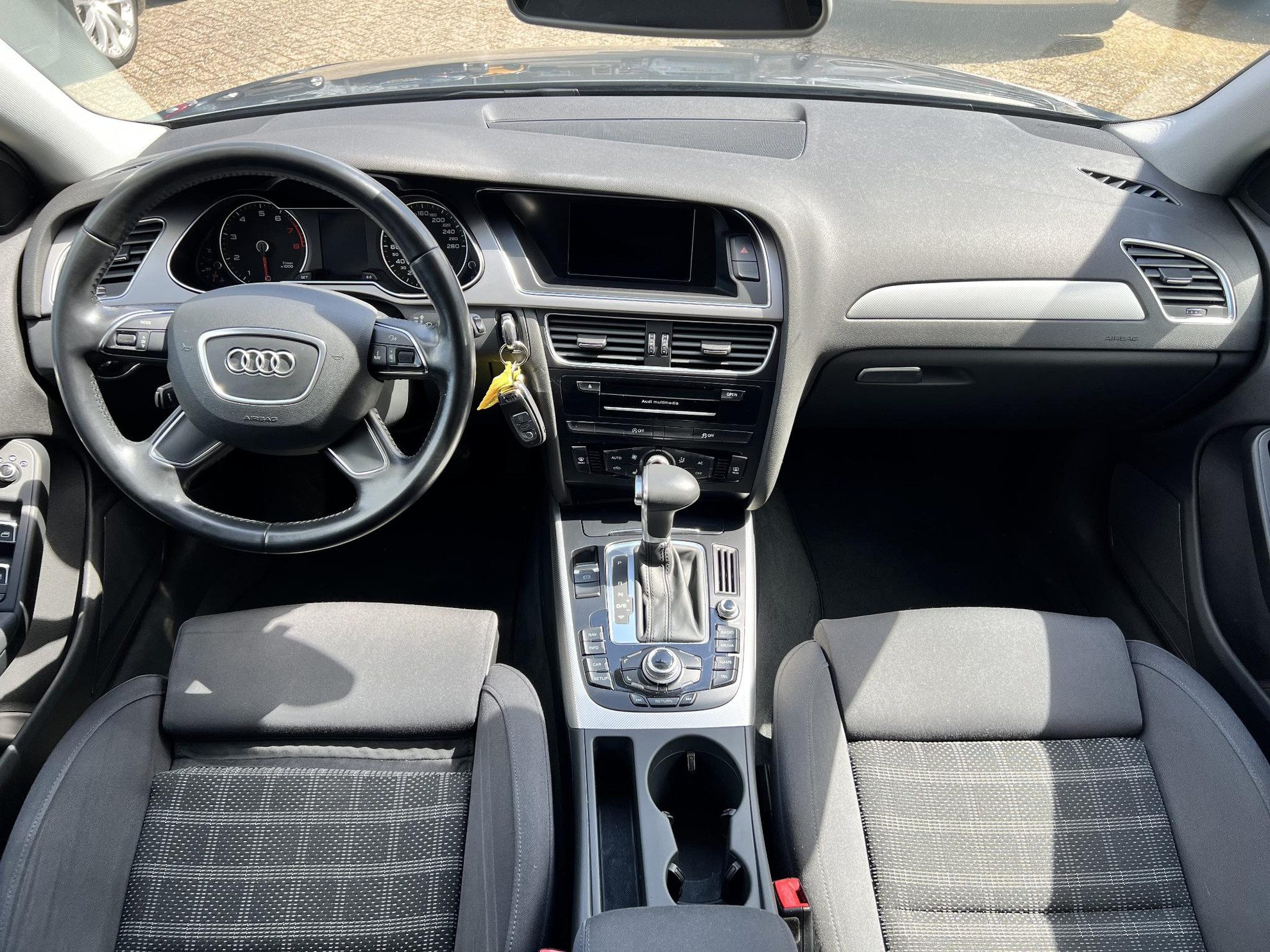 Audi A4 Avant 1.8 TFSI Advance Automaat / Cruise Control / AppleCarplay / Climate Control / Stoelverwarming / Navigatie / Sportstoelen / (MET GARANTIE*)