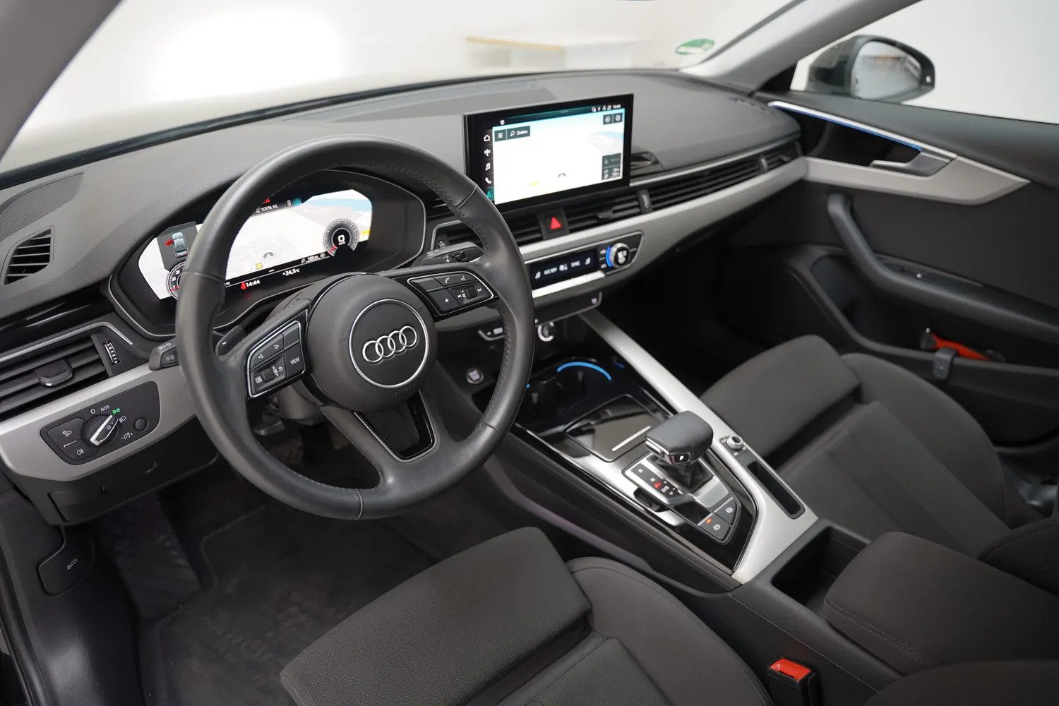 Audi A4 LIMOUSINE 35 TFSI Launch Edition Aut. [ LED Virtual+ Sportstoelen ]