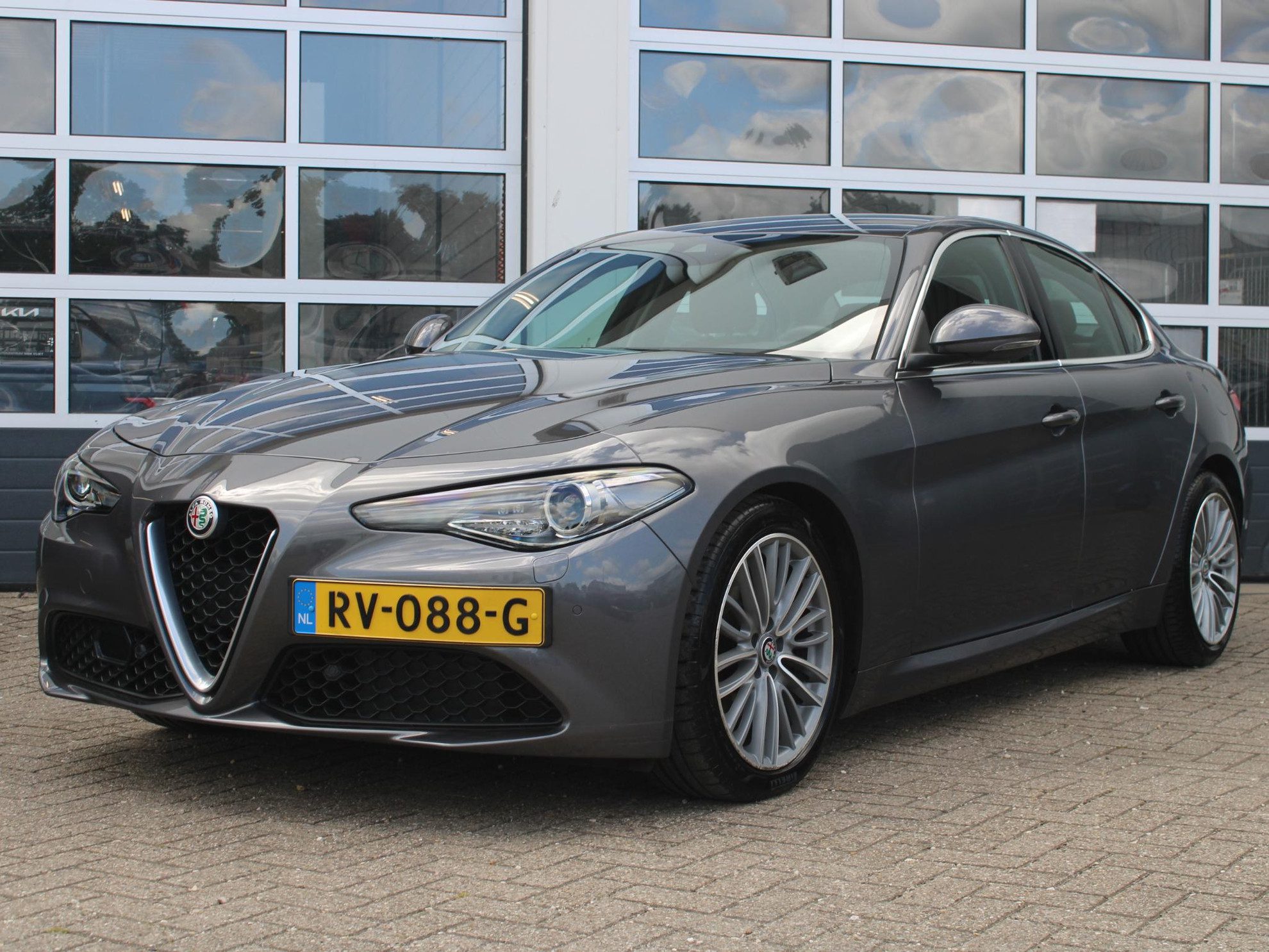 Alfa Romeo Giulia 2.0T Super | Xenon | PDC | Navi | Cruise | Pack Veloce Interieur | Stoel -/ Stuurverwarming | Trekhaak