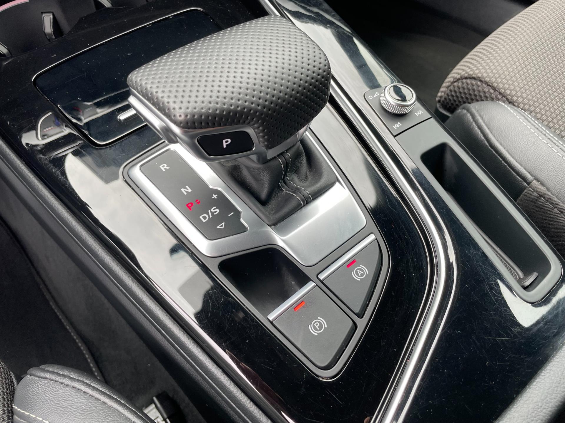 Audi A4 Avant 35 TFSI Launch edition Sport S-line interieur en exterieur.