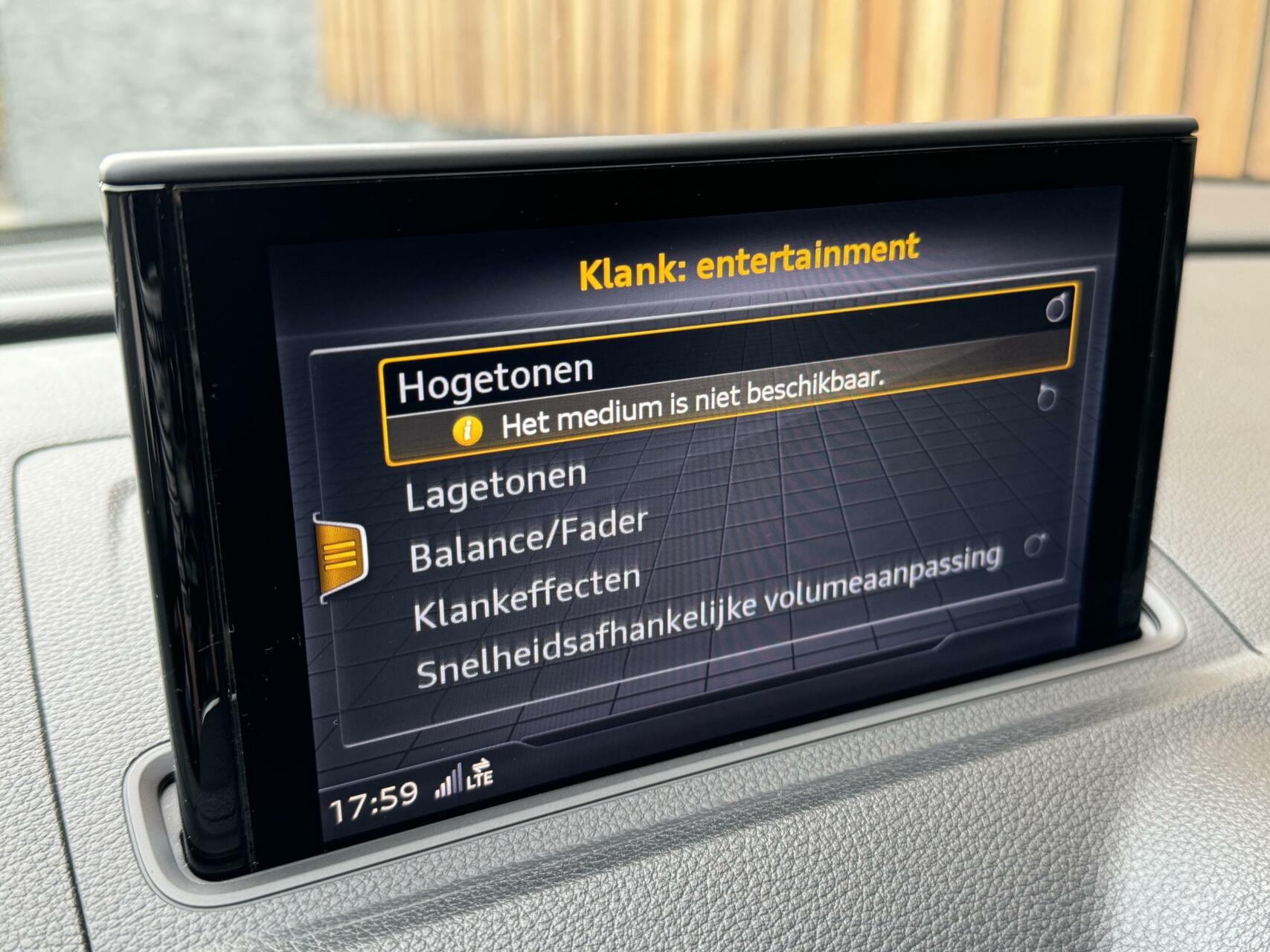 Audi A3 Sportback 35 TFSI 150pk S-tronic | S-line | Navi | DAB | Zwart optiek | Getint glas | Stoelverwarming | Apple CarPlay | Parkeersensoren achter