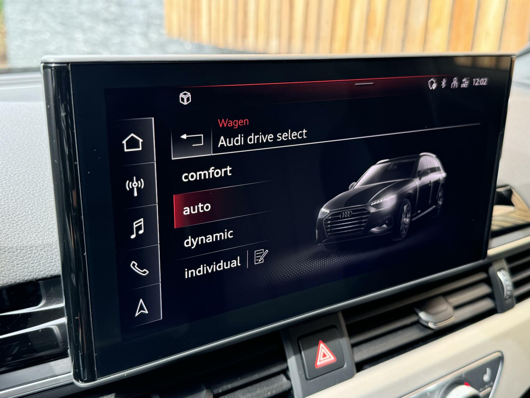 Audi A4 Avant 35 TFSI S-line Automaat | Navi | Privacy glass | Zwart optiek | Parkeersensoren voor en achter | Digitale dashboard | Stoelverwarming