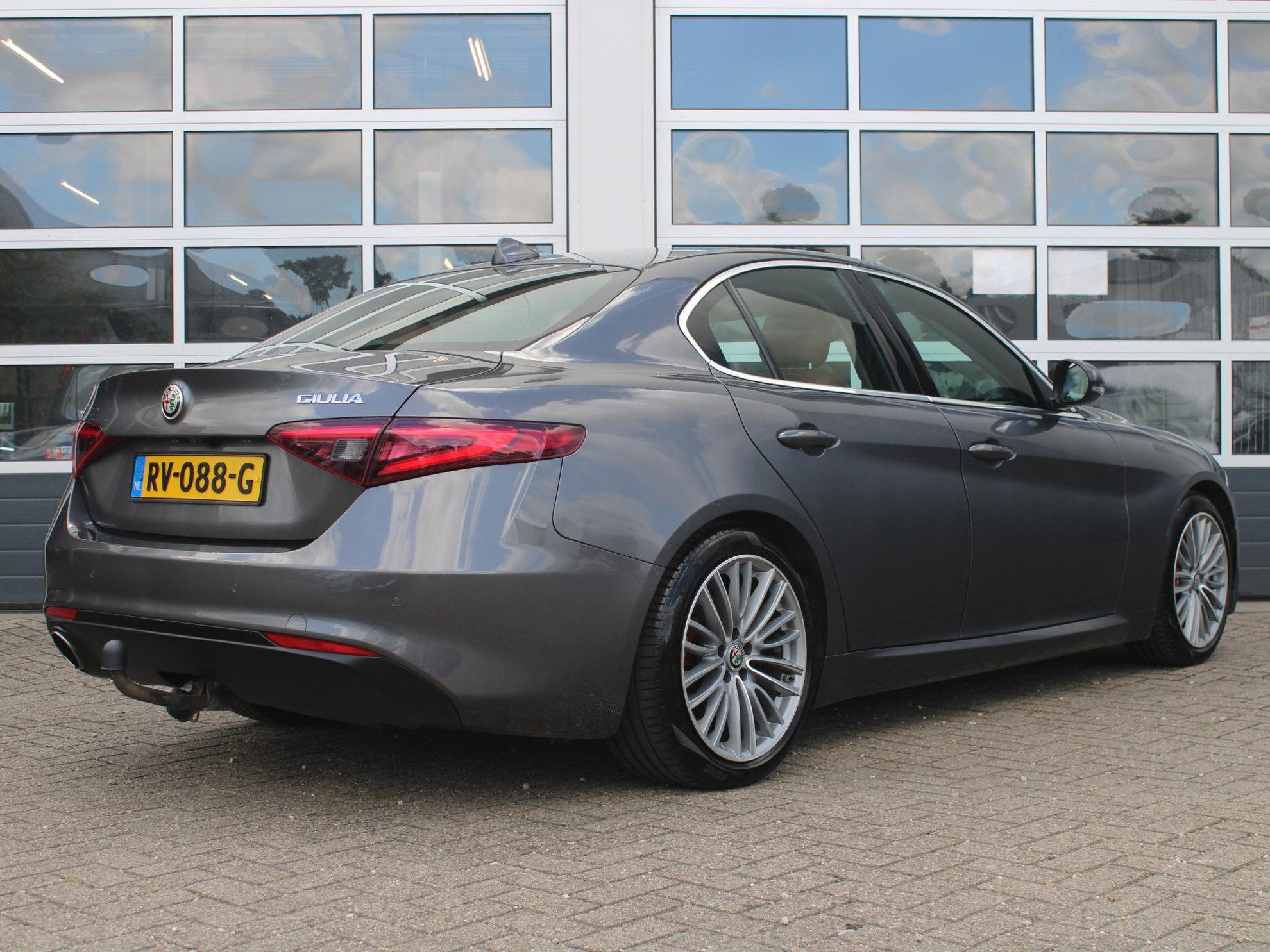 Alfa Romeo Giulia 2.0T Super | Xenon | PDC | Navi | Cruise | Pack Veloce Interieur | Stoel -/ Stuurverwarming | Trekhaak