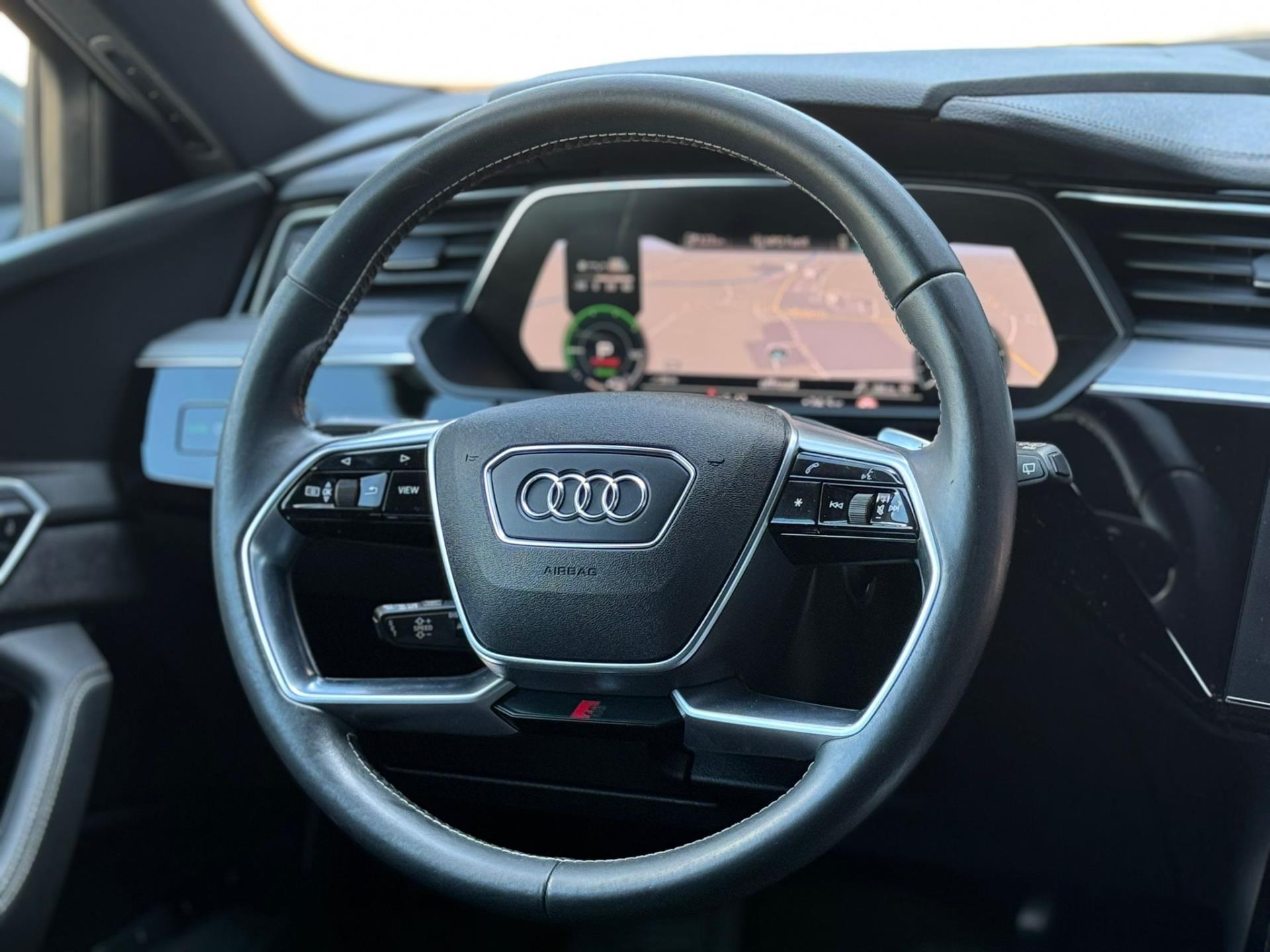 Audi E-tron E-tron 55 quattro S-LINE PANO l B&O l CARPLAY l ORG.NL l 21INCH l DEALER ONDERHOUDEN