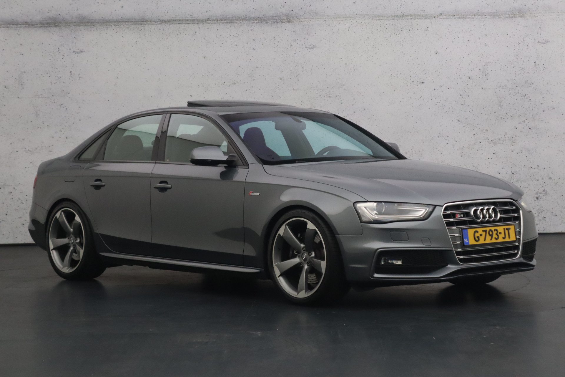 Audi A4 Limousine 3.0 TFSI S4 quattro Pro Line | Elektrisch glazen schuifdak | Parkeersensoren | Airconditioning