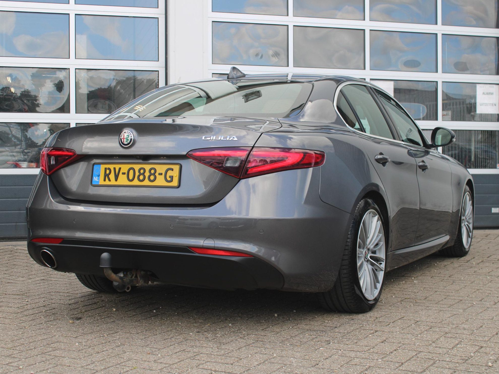 Alfa Romeo Giulia 2.0T Super | Xenon | PDC | Navi | Cruise | Pack Veloce Interieur | Stoel -/ Stuurverwarming | Trekhaak