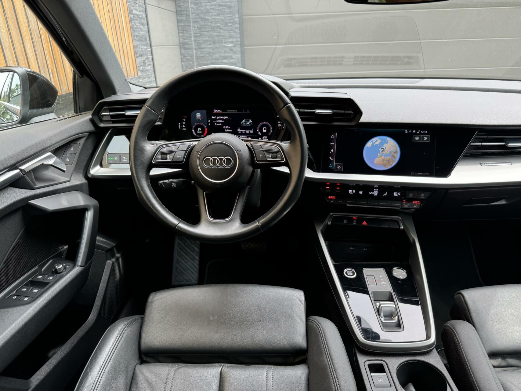 Audi A3 Sportback 35 TFSI S-tronic | Leer | Navi | Apple CarPlay | Getint glas | Digitaal dashboard | Parkeersensoren achter | Climate control | Stoelverwarming