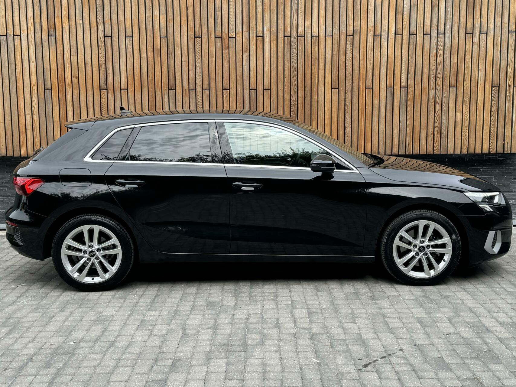 Audi A3 Sportback 35 TFSI S-tronic | Leer | Navi | Apple CarPlay | Getint glas | Digitaal dashboard | Parkeersensoren achter | Climate control | Stoelverwarming