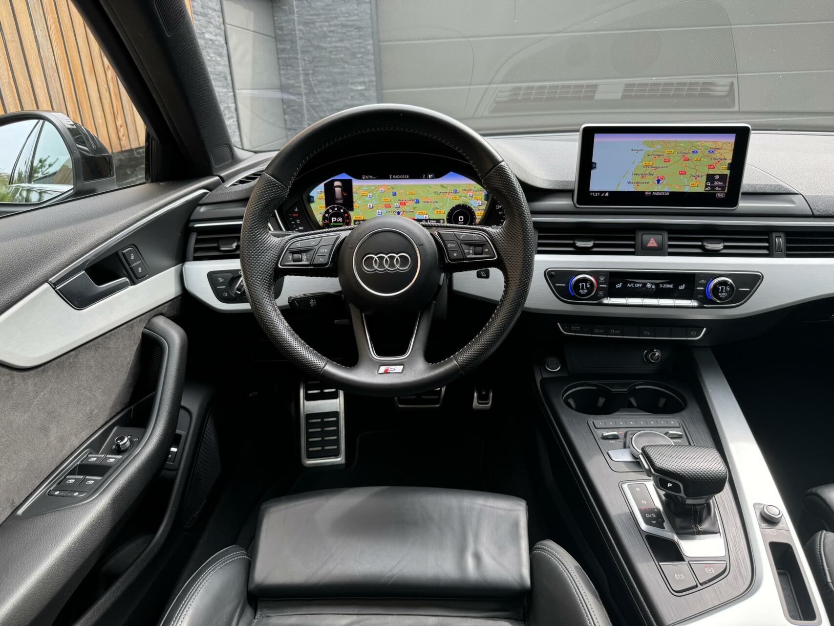 Audi A4 Avant 40 TFSI Sport S line Automaat | Pano | Leer | Bang&Olufsen Audio | Parkeersensoren voor en achter | Getint glas | Digitale dashboard