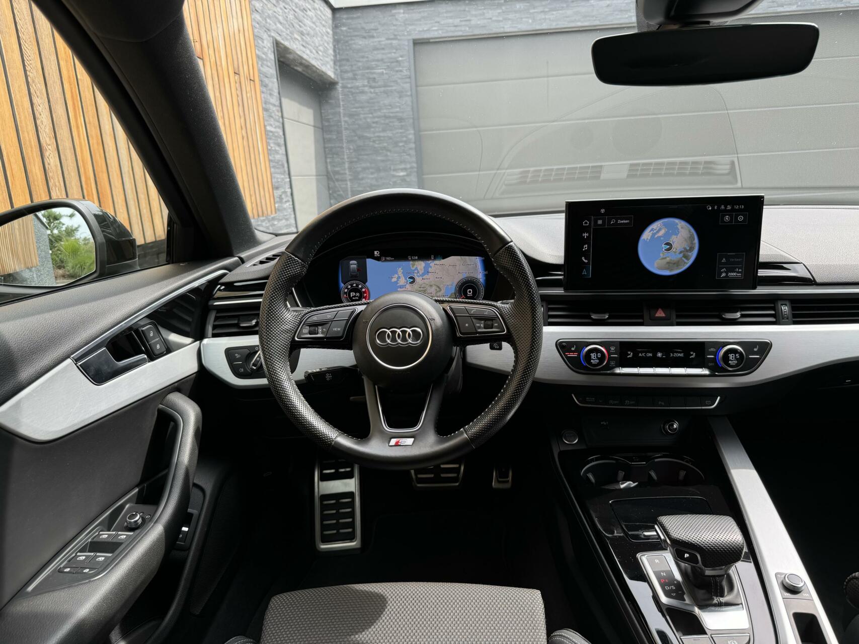 Audi A4 Avant 35 TFSI S-line Automaat | Navi | Privacy glass | Zwart optiek | Parkeersensoren voor en achter | Digitale dashboard | Stoelverwarming