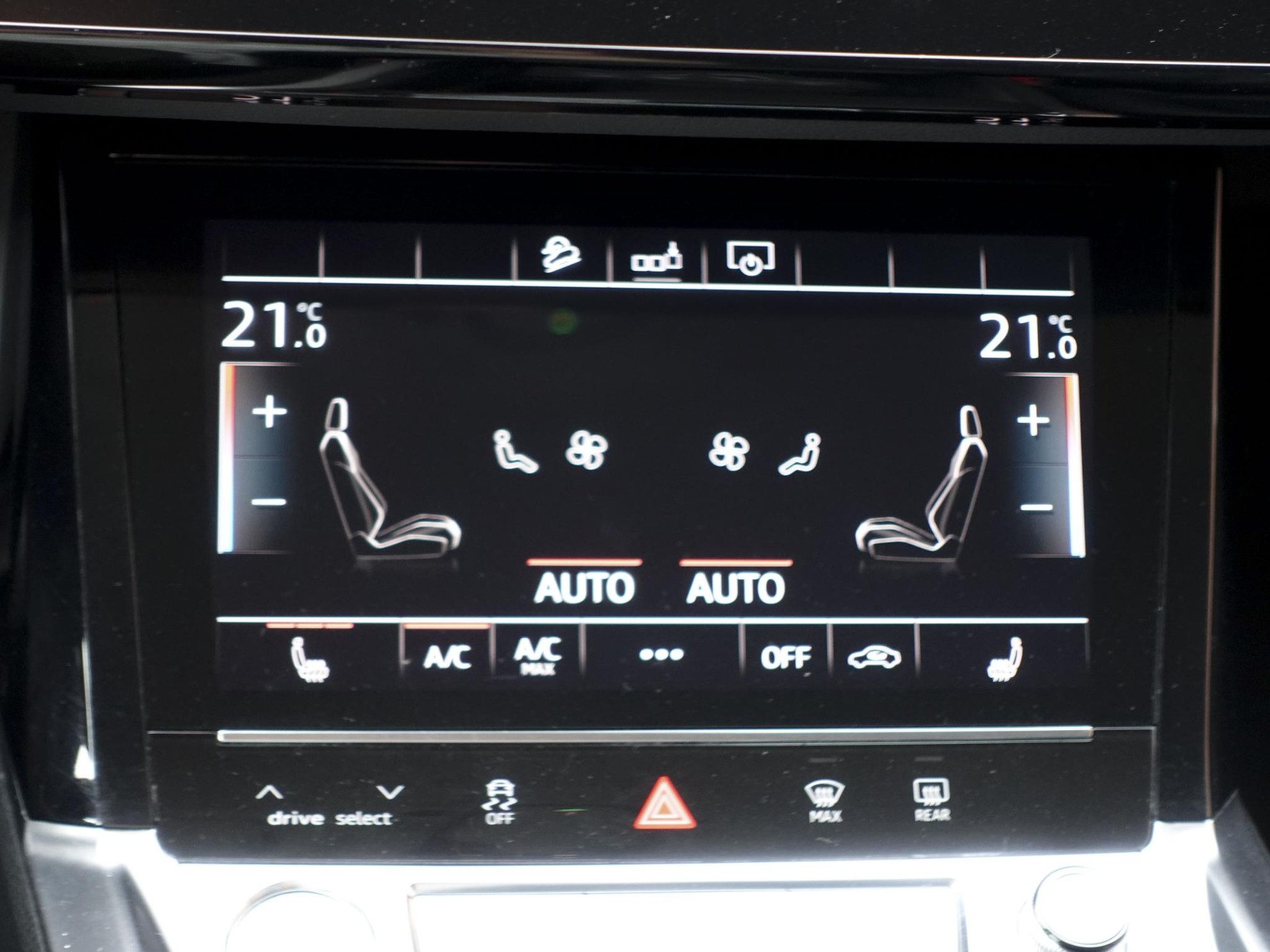 Audi E-Tron 55 Advanced Quattro Navigatie Leder LED Matrix Tour Package Camera DAB+ Electrisch bedienbare achterklep