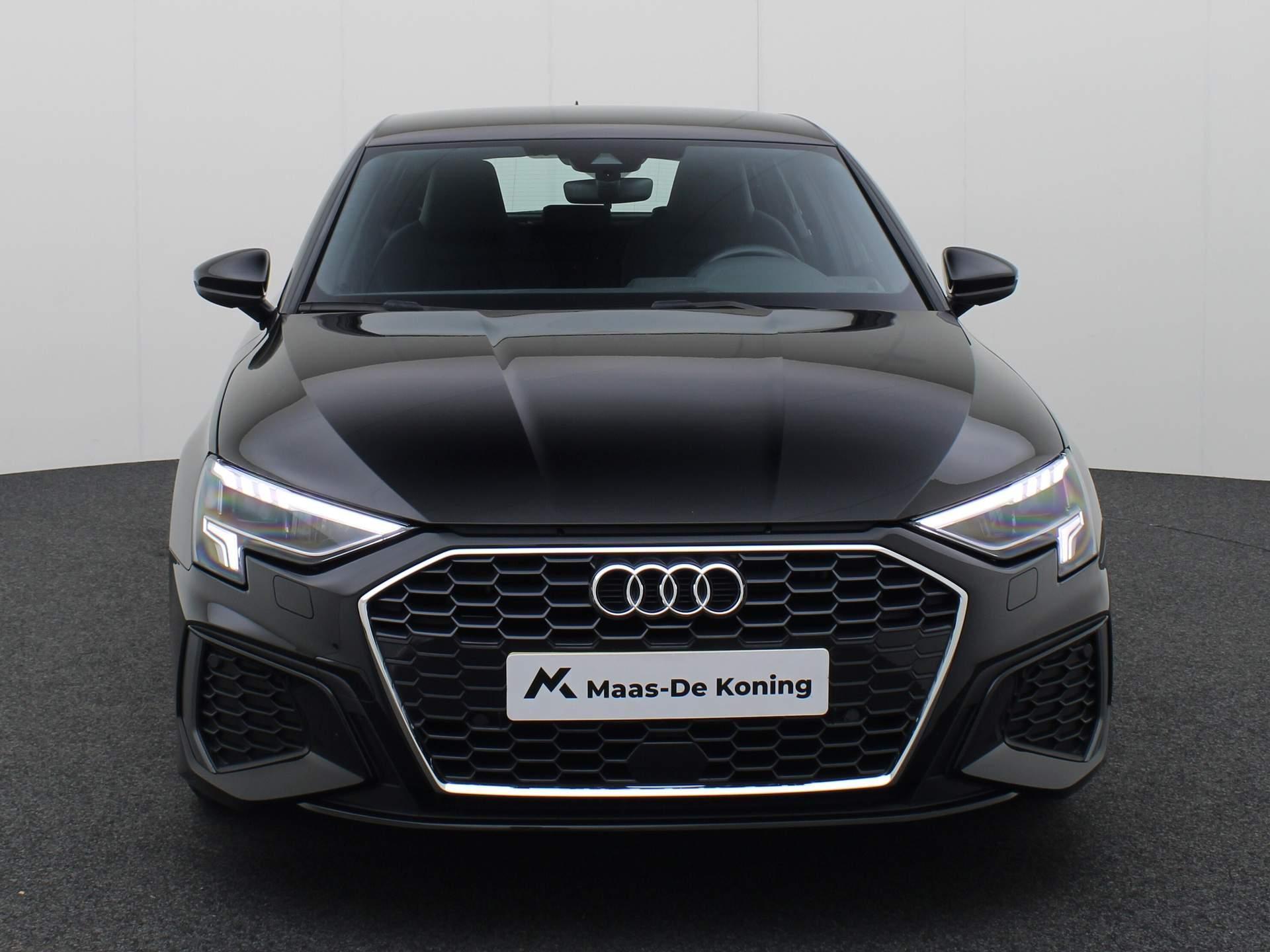 Audi A3 Sportback 30 TFSI/110PK S edition · Navigatie · Parkeersensoren · Lane assist