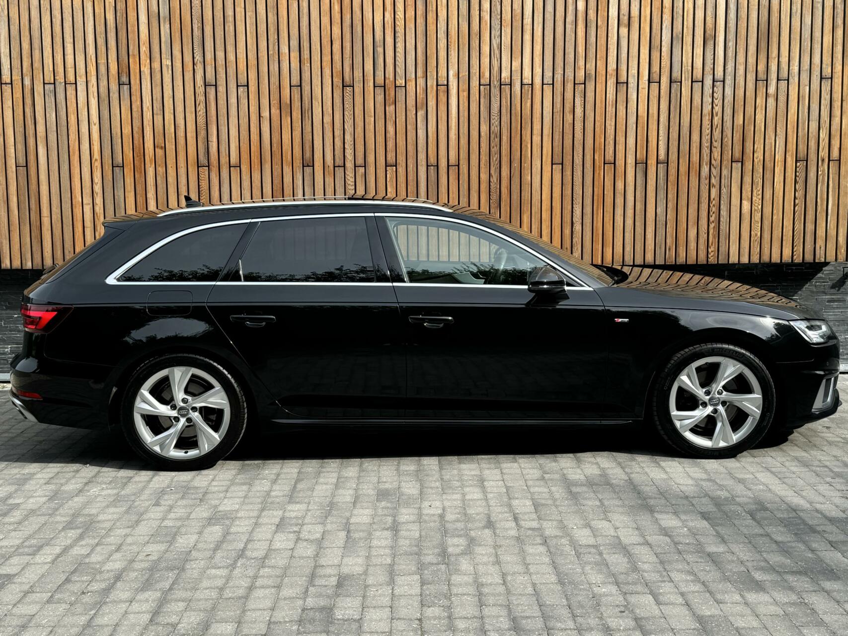 Audi A4 Avant 40 TFSI Sport S line Automaat | Pano | Leer | Bang&Olufsen Audio | Parkeersensoren voor en achter | Getint glas | Digitale dashboard