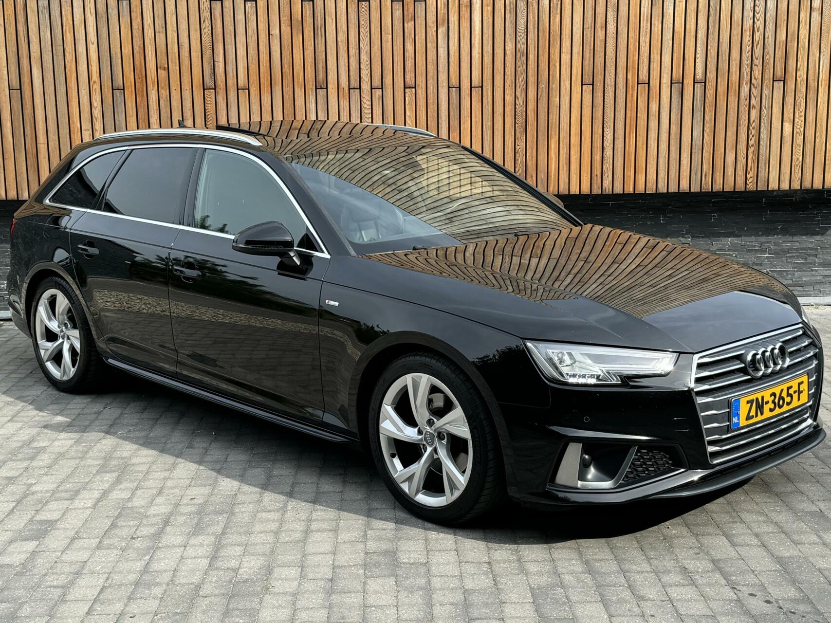 Audi A4 Avant 40 TFSI Sport S line Automaat | Pano | Leer | Bang&Olufsen Audio | Parkeersensoren voor en achter | Getint glas | Digitale dashboard