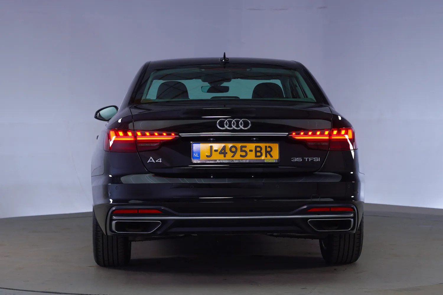 Audi A4 LIMOUSINE 35 TFSI Launch Edition Aut. [ LED Virtual+ Sportstoelen ]