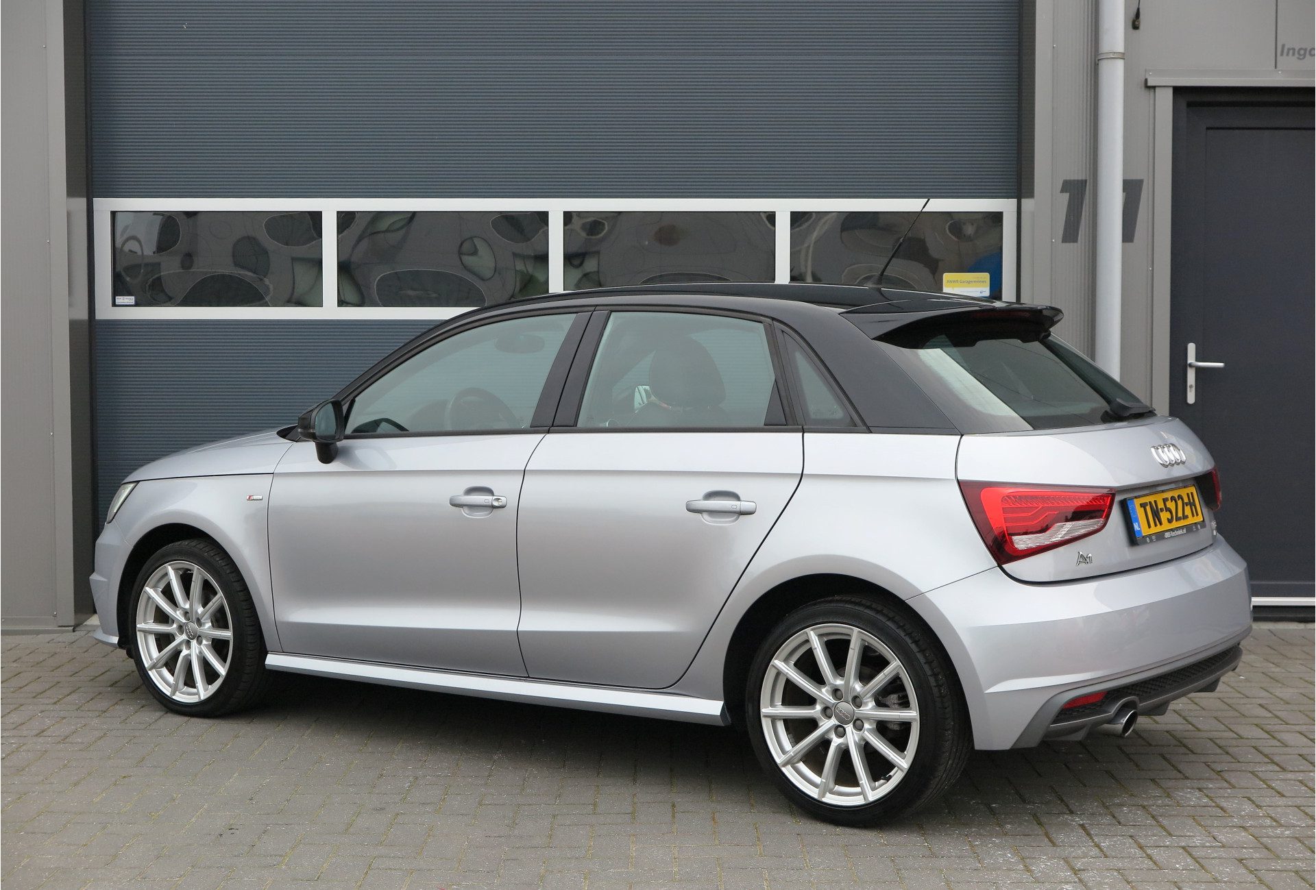 Audi A1 Sportback 1.0 TFSI 95pk Advance Sport 2x S-Line 4 deurs Led/Xenon , Cruise, Navigatie, LMV, Bluetooth telefoon, Armsteun, Multifuntioneel stuur, Mistlampen, Half lederen bekleding, etc