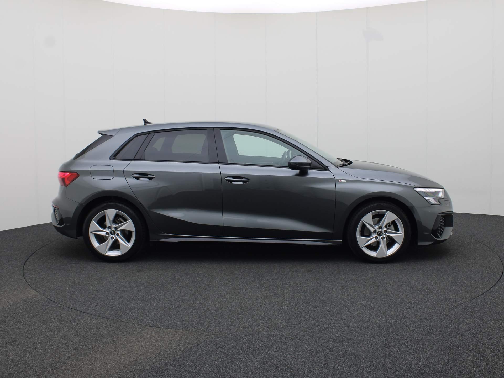 Audi A3 Sportback 30 Tfsi 110PK S-tronic S edition | ACC | P-Sensoren | Navi | Smartphone Interface | Sportstoelen | S-line | 17” Inch | Garantie t/m 19-09-2026 of 100.000km