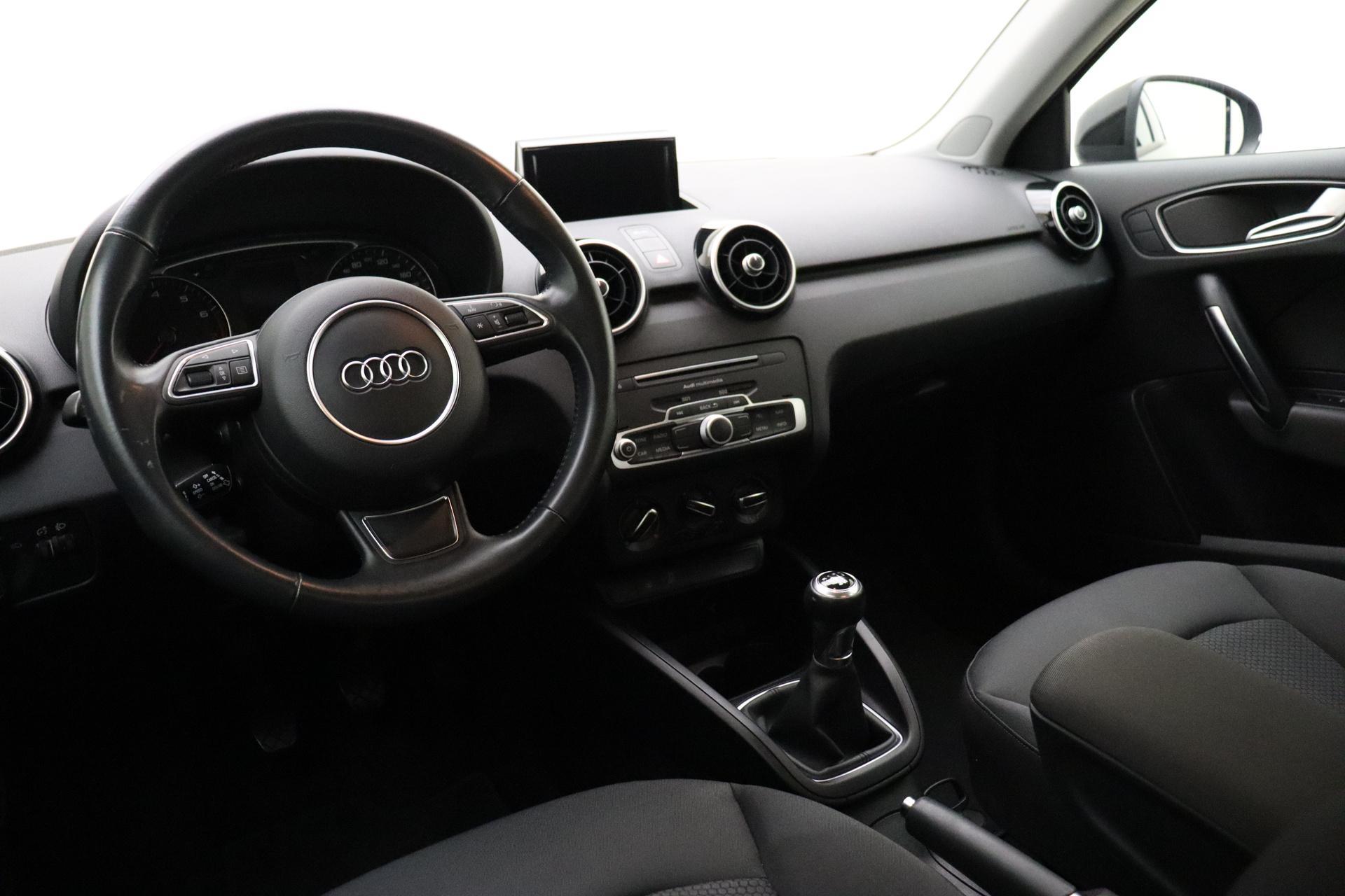 Audi A1 Sportback 1.0 TFSI Adrenalin | Navigatie | S-line exterieur | Lichtmetalen velgen | 5 Deuren | Nette auto | Cruise control | Zwart dak