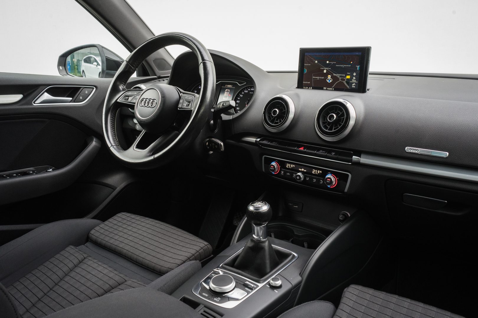 Audi A3 Limousine 1.0 TFSI Sport Lease Edition Navigatie/ Sportstoelen/ 17″ Lmv/ Pdc/ Cruise control