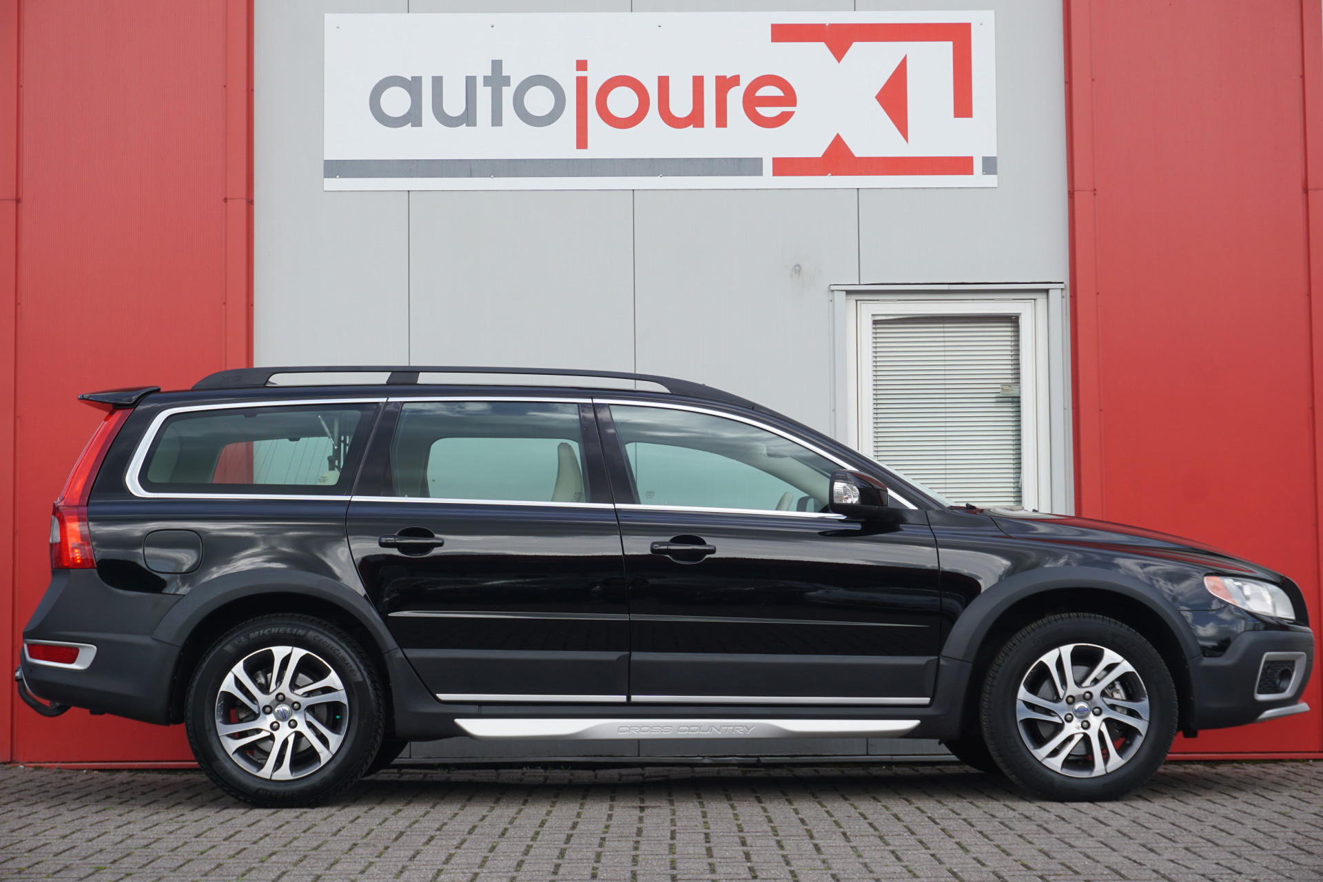 Volvo XC70 2.0 D3 FWD Limited Edition | 5-Cilinder | Schuidak | Leder | Trekhaak | Origineel NL |