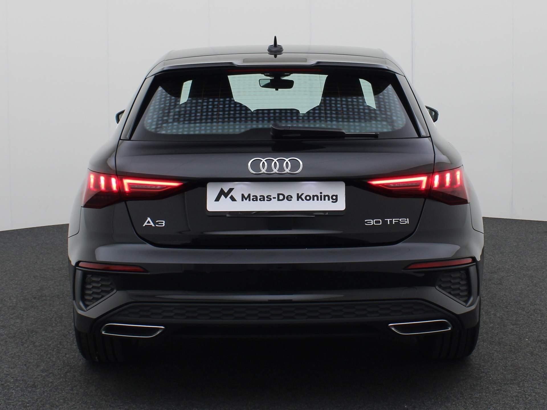 Audi A3 Sportback 30 TFSI/110PK S edition · Navigatie · Parkeersensoren · Lane assist