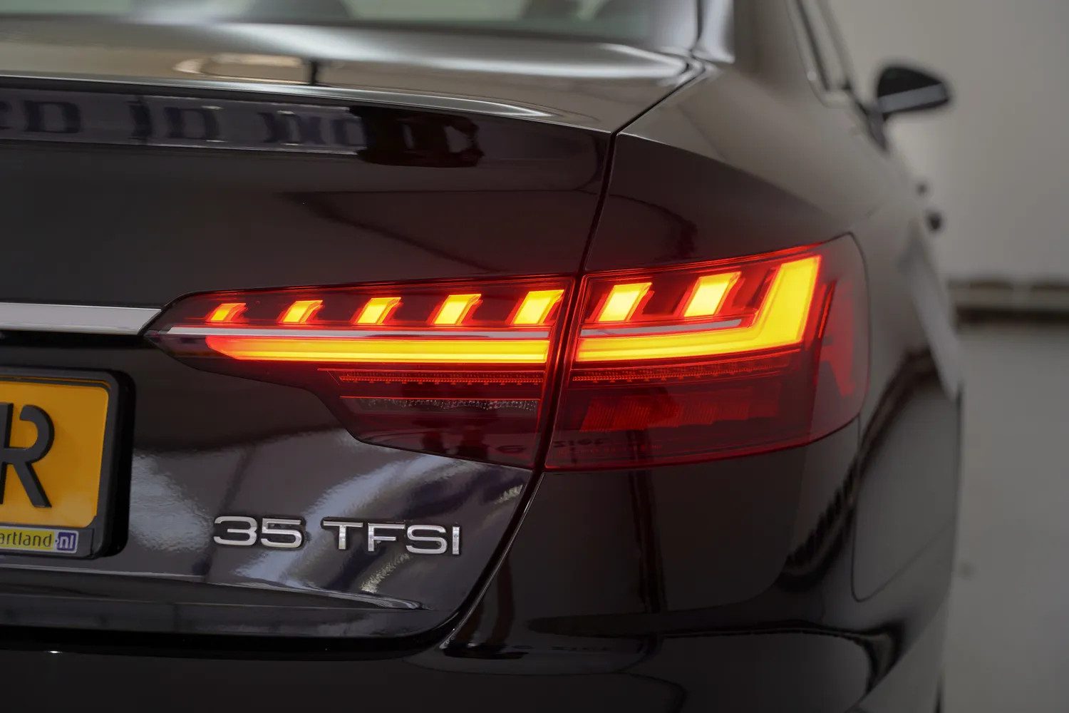 Audi A4 LIMOUSINE 35 TFSI Launch Edition Aut. [ LED Virtual+ Sportstoelen ]