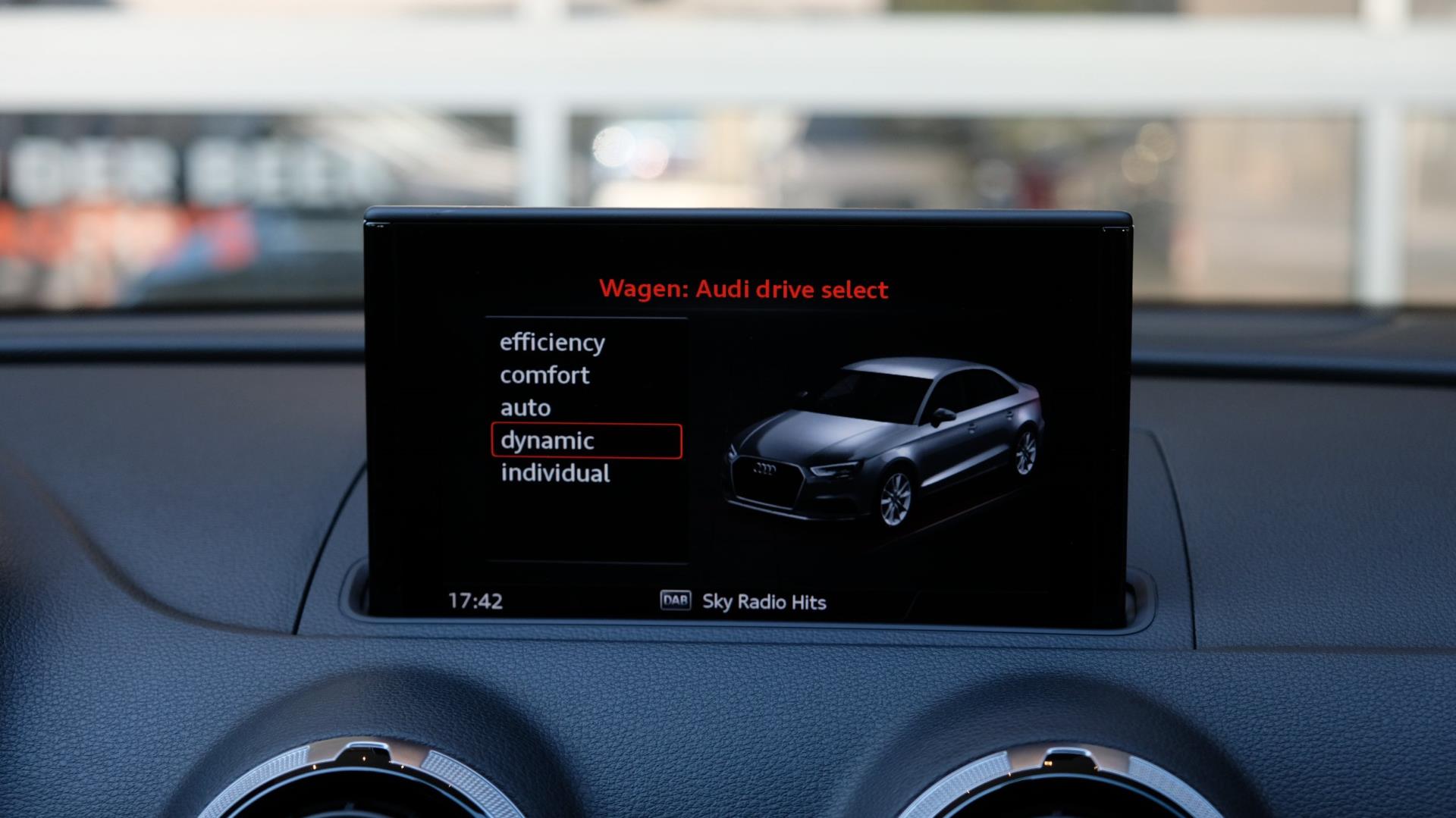 Audi A3 Limousine 1.4 TFSI S3 uitgevoerd! ACC|Carplay|Virtual